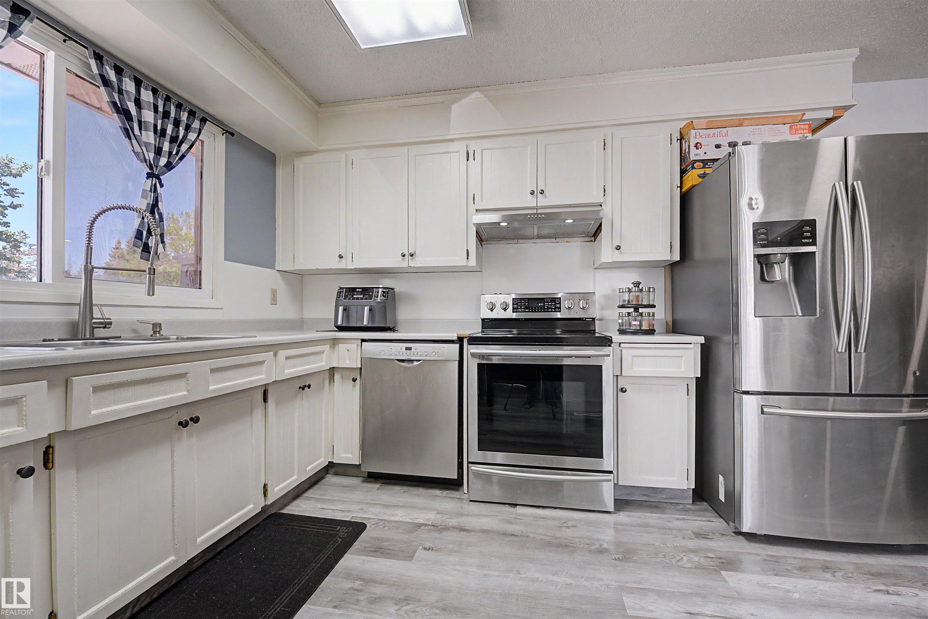 Photo 15 at 16608 109 Street NW, Lorelei, Edmonton
