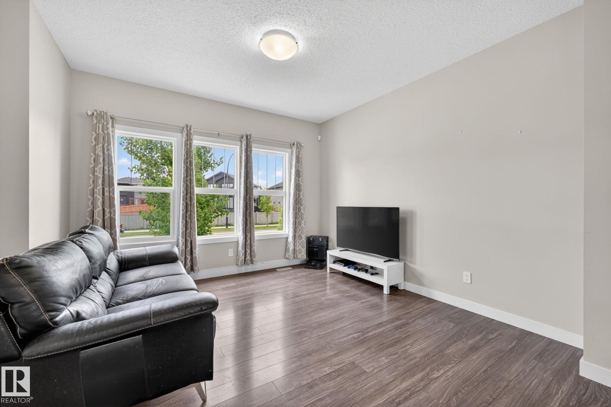Photo 8 at 165 Robinson Drive, Robinson, Leduc