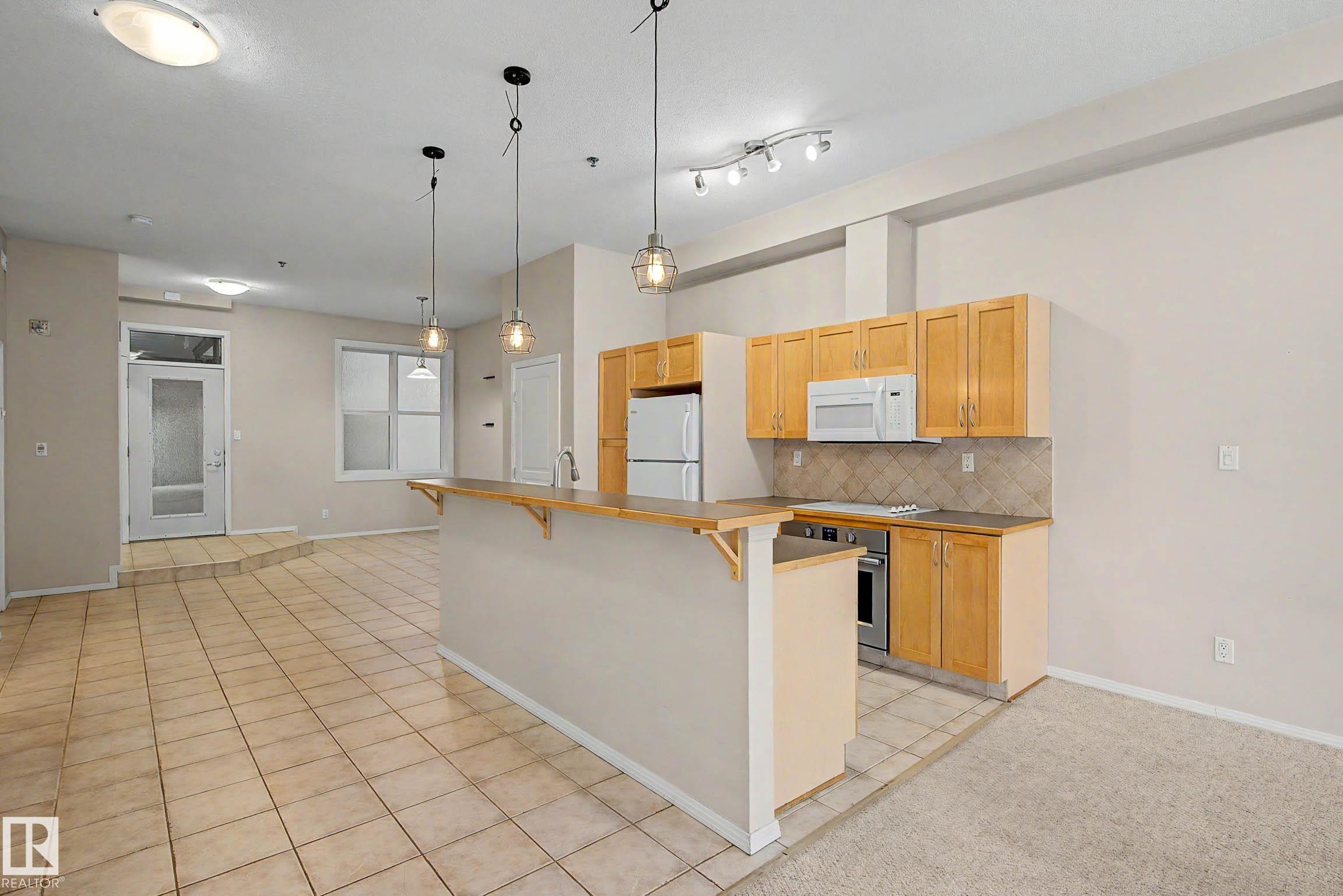 Photo 8 at 201 - 10147 112 Street NW, Wîhkwêntôwin, Edmonton