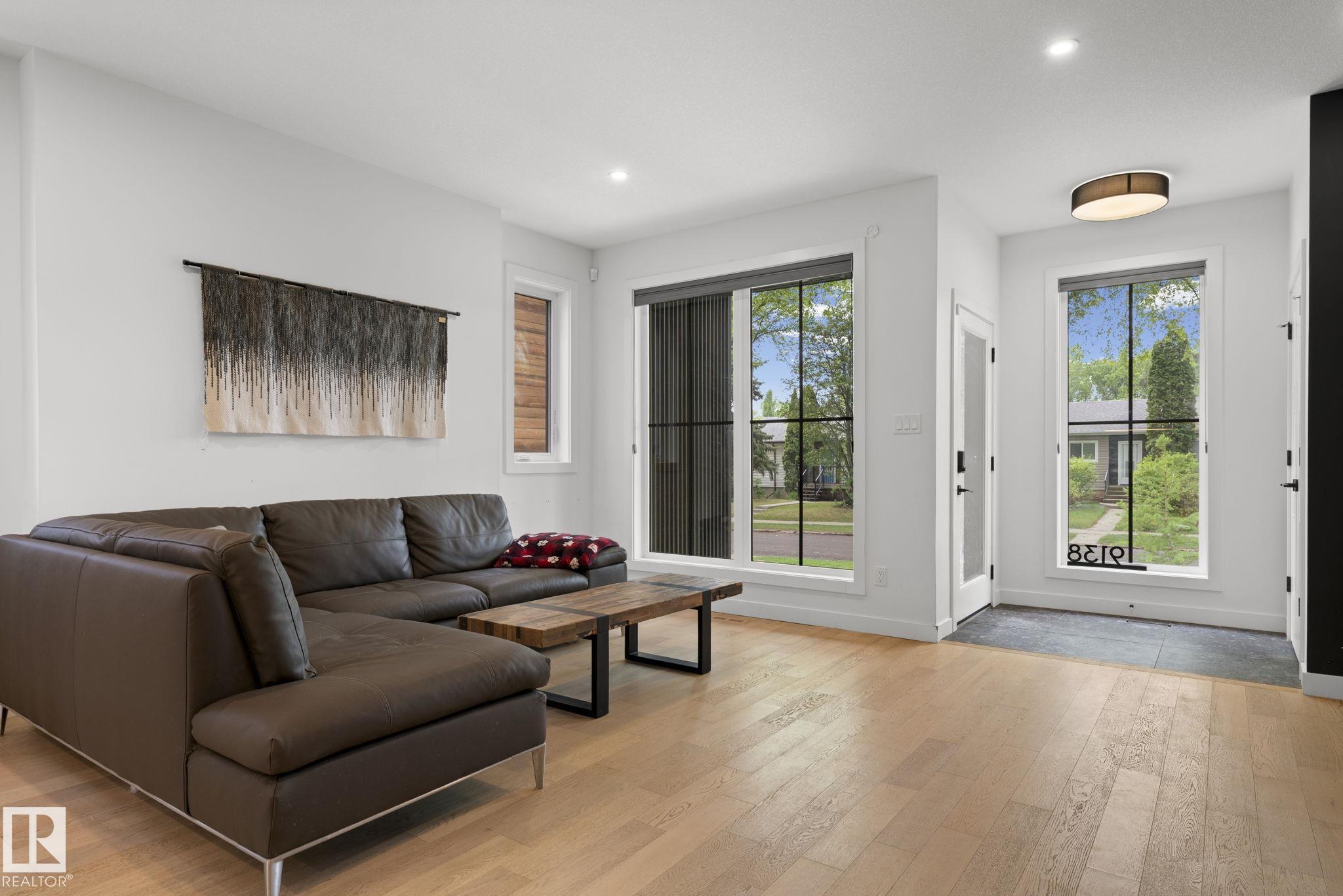 Photo 10 at 9138 71 Avenue NW, Hazeldean, Edmonton