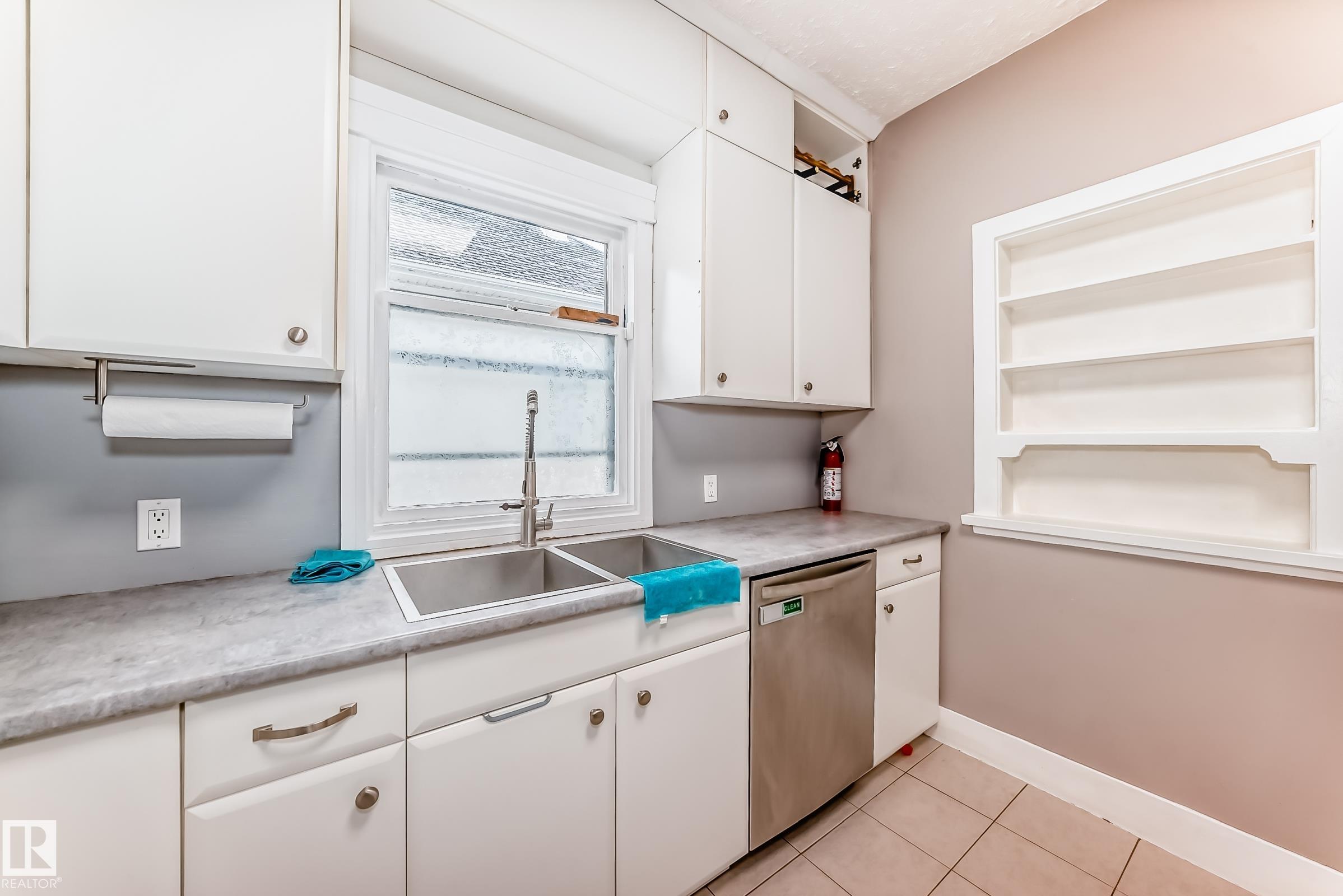 Photo 14 at 12121 64 Street NW, Montrose, Edmonton