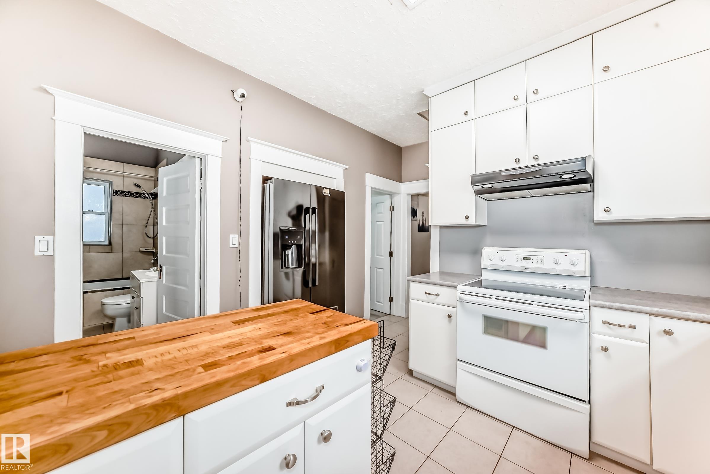 Photo 15 at 12121 64 Street NW, Montrose, Edmonton