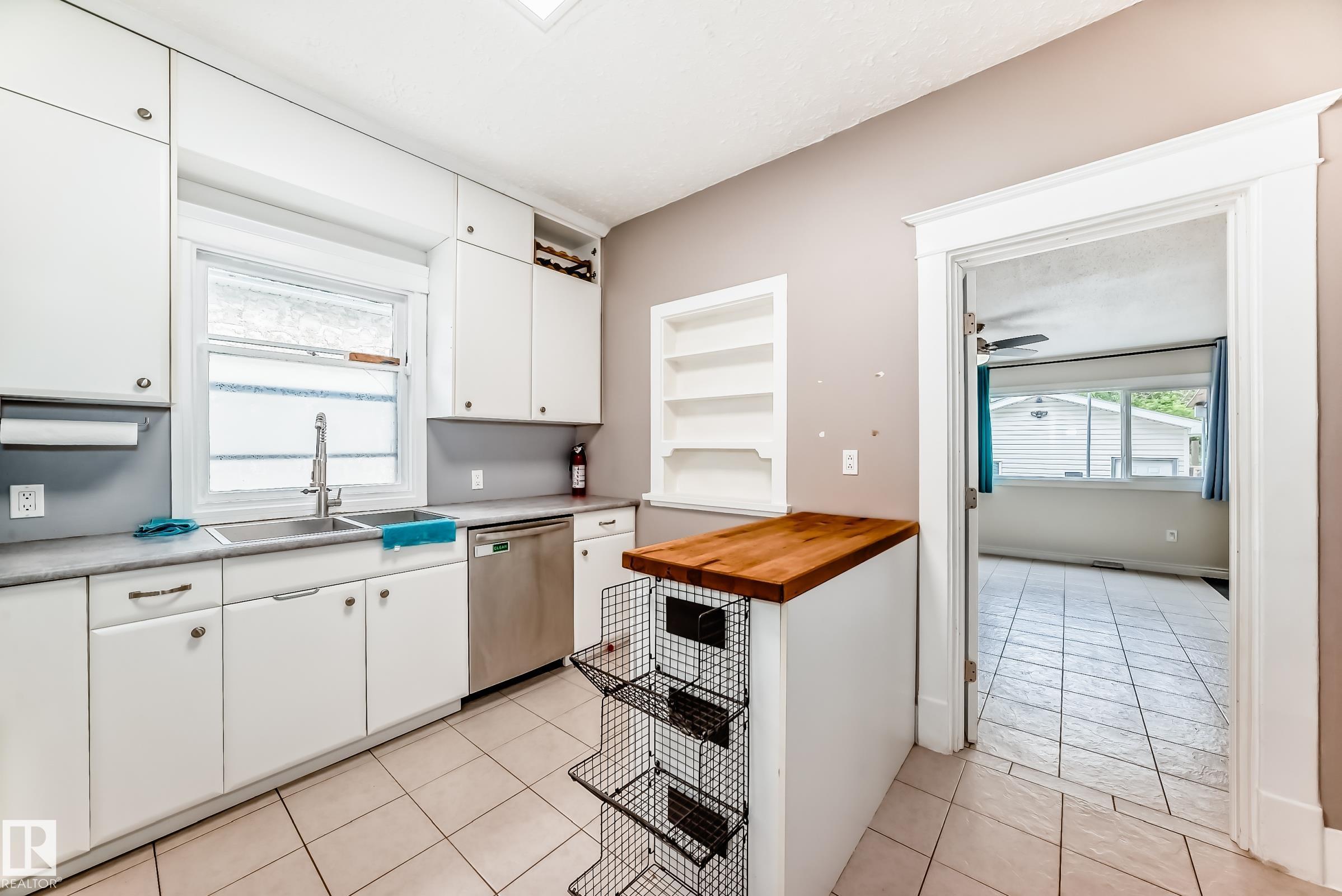 Photo 18 at 12121 64 Street NW, Montrose, Edmonton