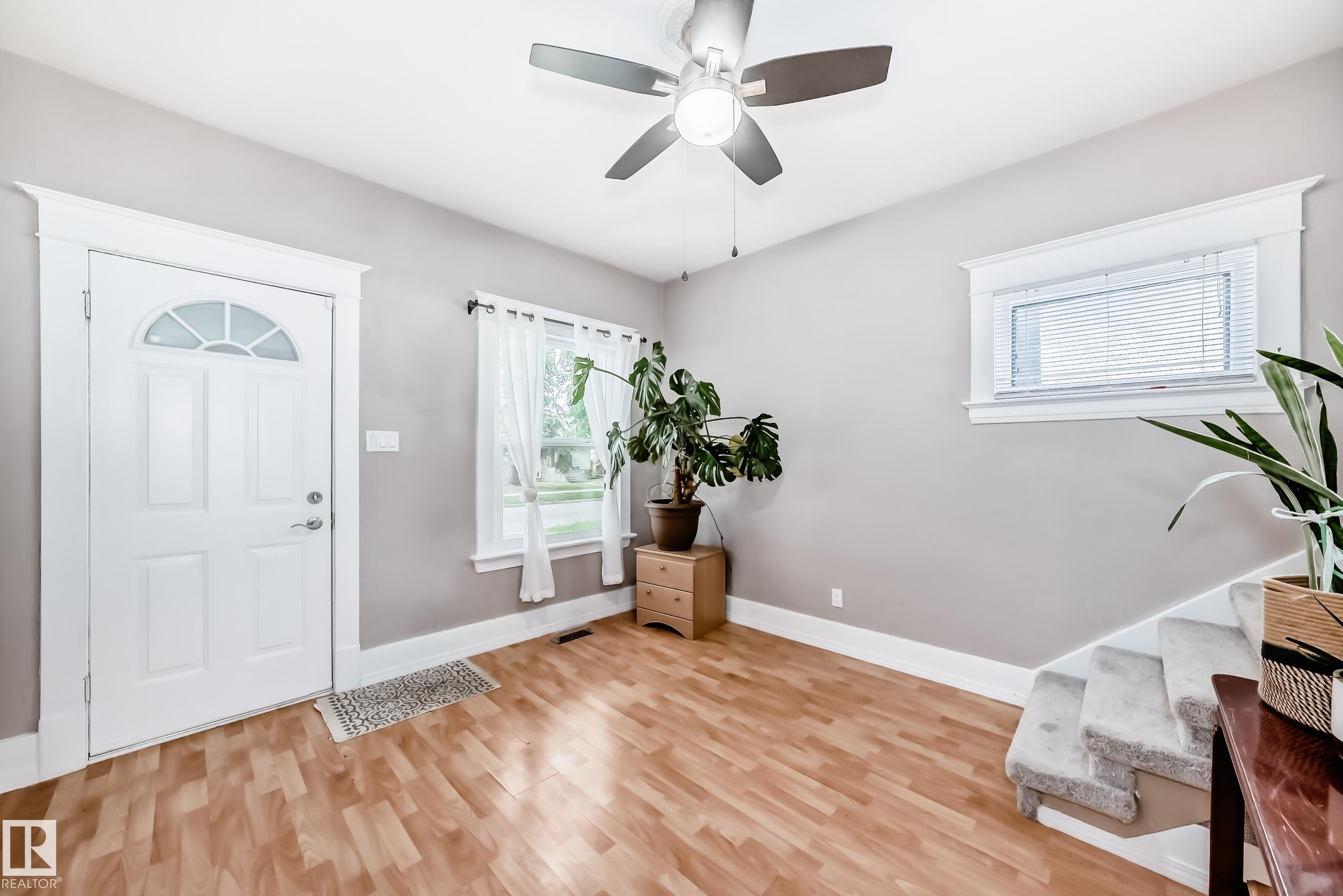 Photo 7 at 12121 64 Street NW, Montrose, Edmonton