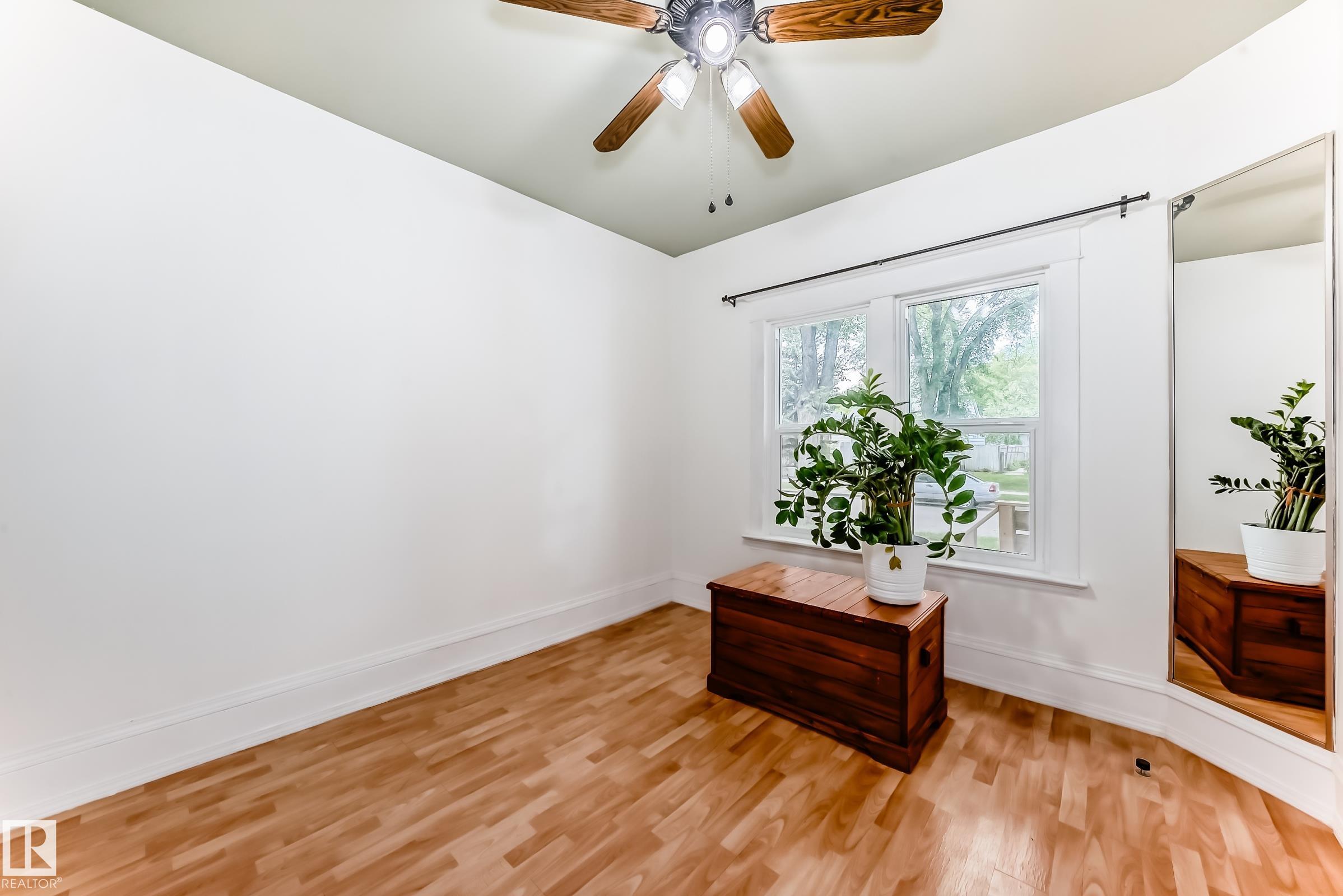 Photo 9 at 12121 64 Street NW, Montrose, Edmonton