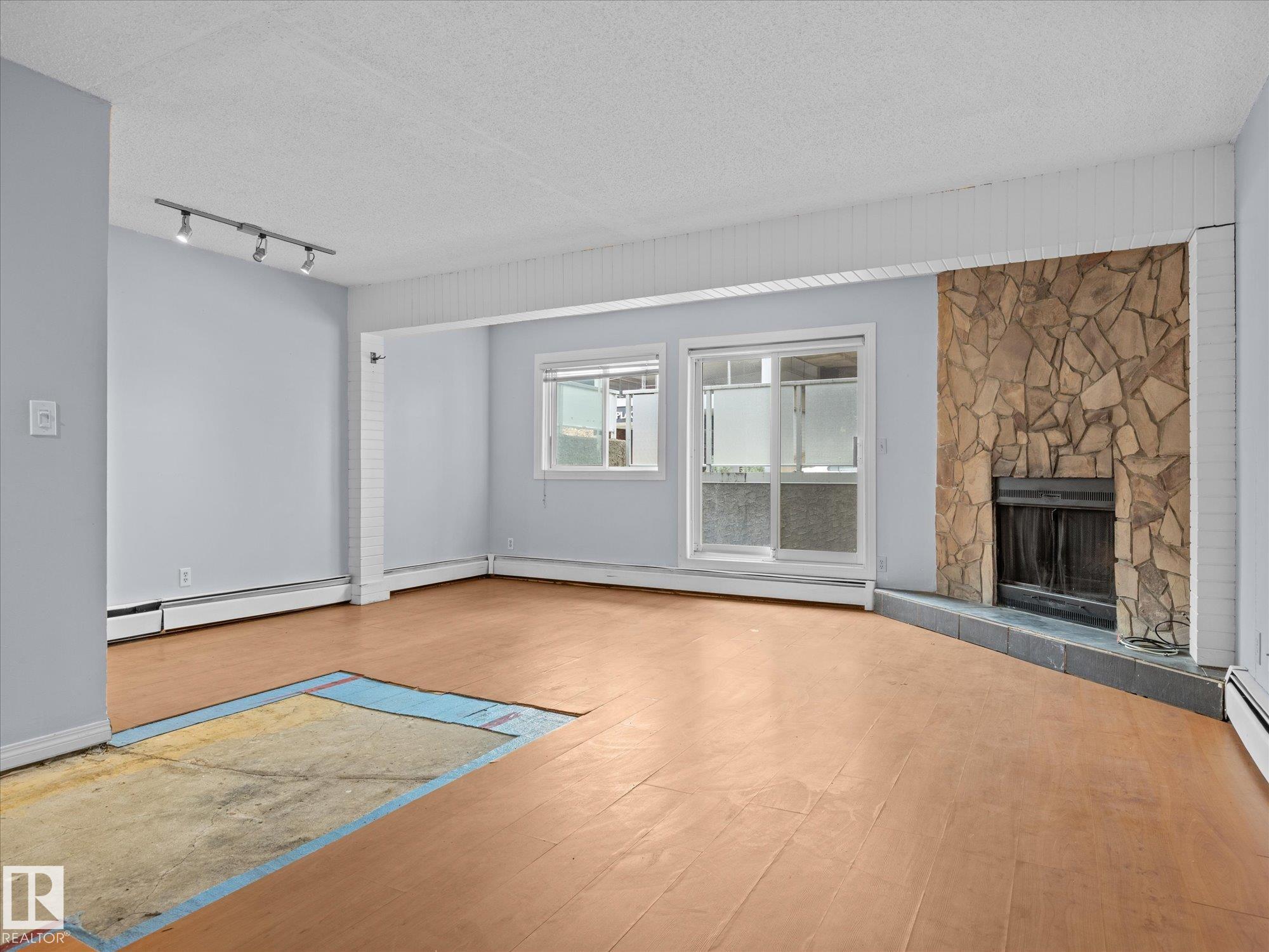 Photo 6 at 110 - 10139 117 Street NW, Wîhkwêntôwin, Edmonton