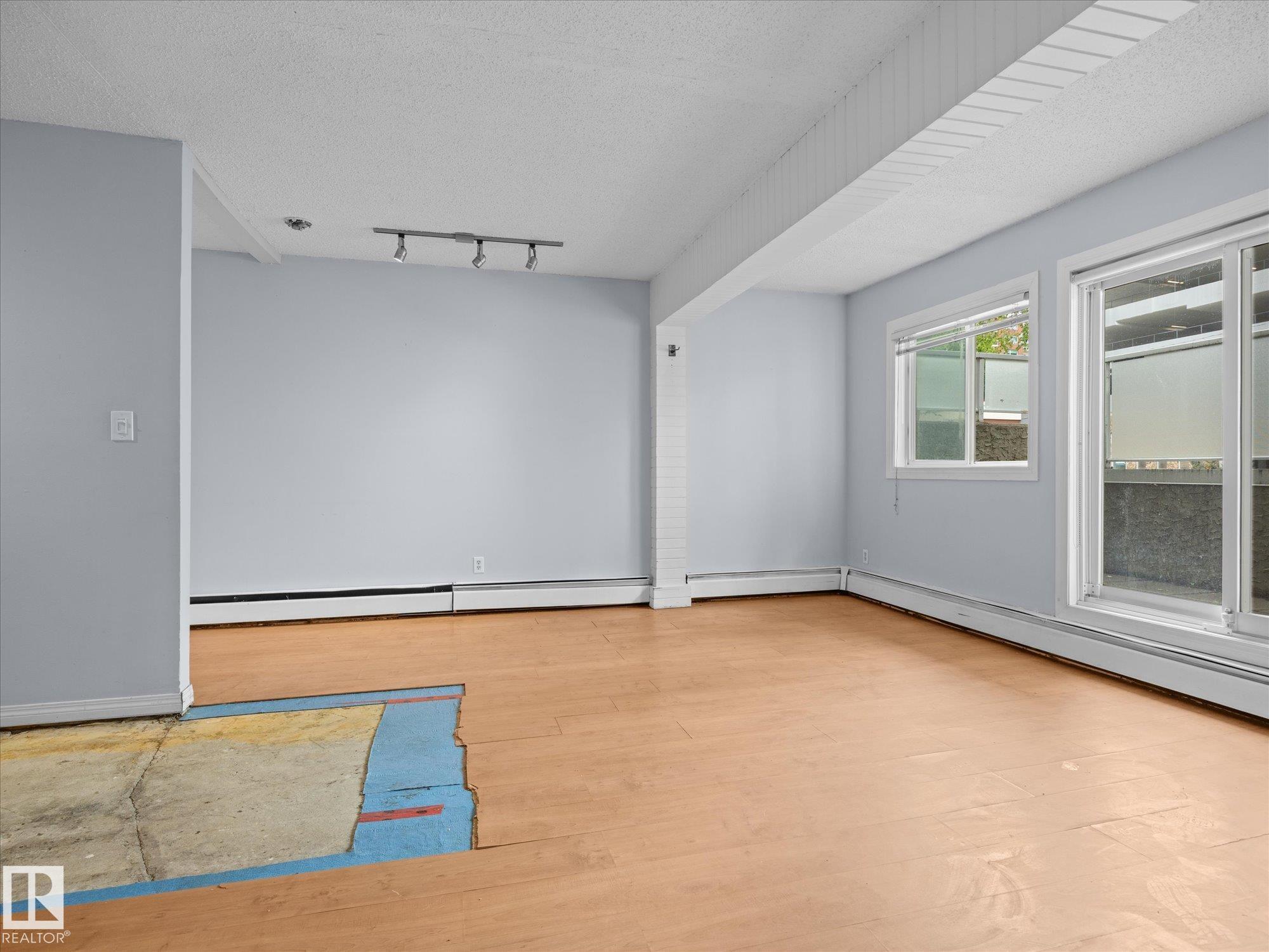 Photo 7 at 110 - 10139 117 Street NW, Wîhkwêntôwin, Edmonton