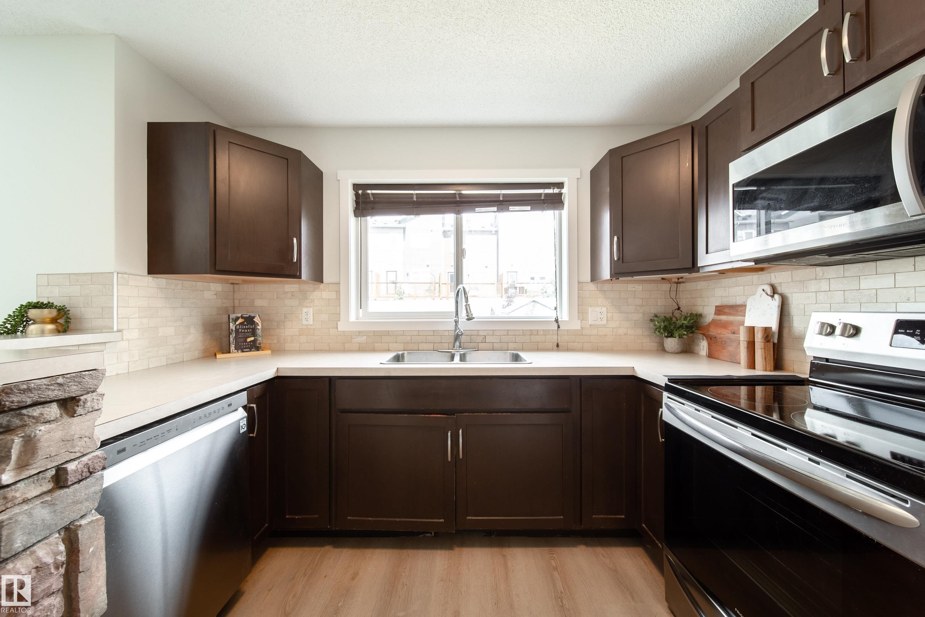 Photo 11 at 405 Simmonds Way, Southfork, Leduc