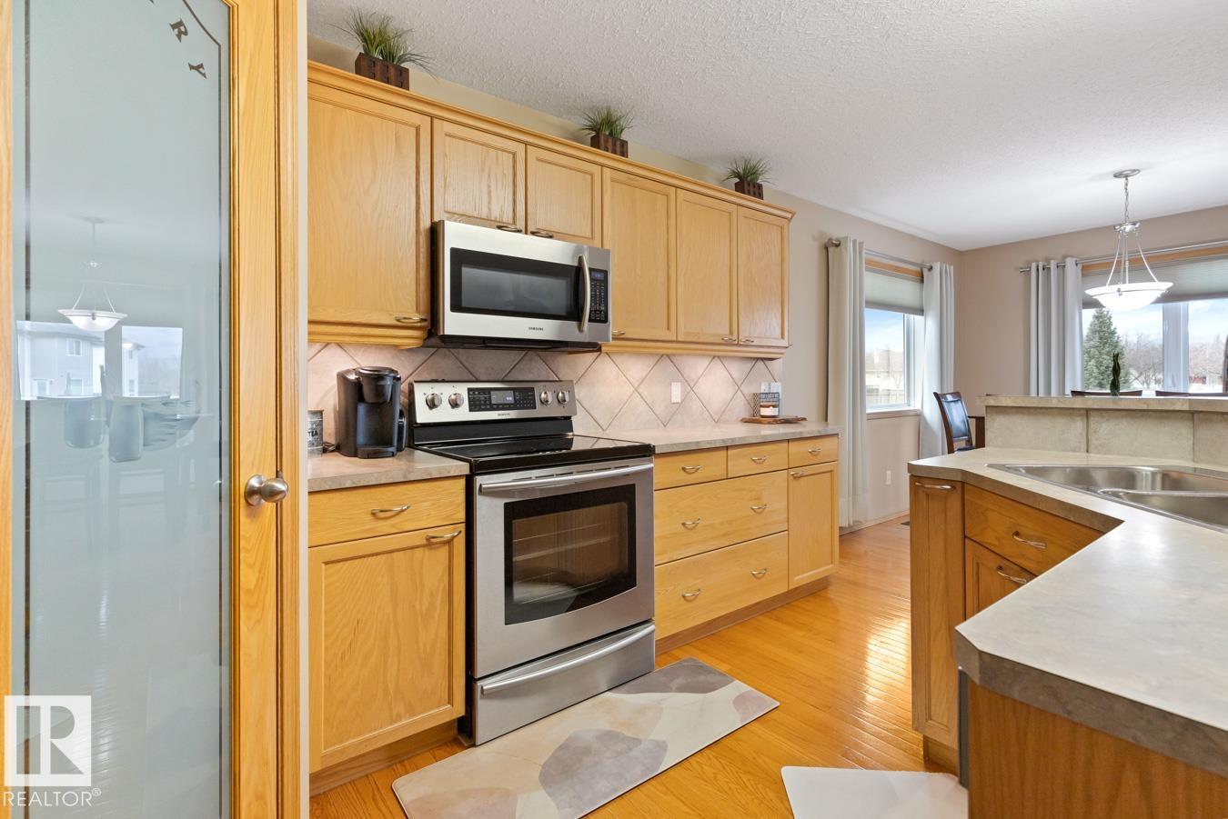 Photo 11 at 1 Birchwood Close, Bridgeport, Leduc