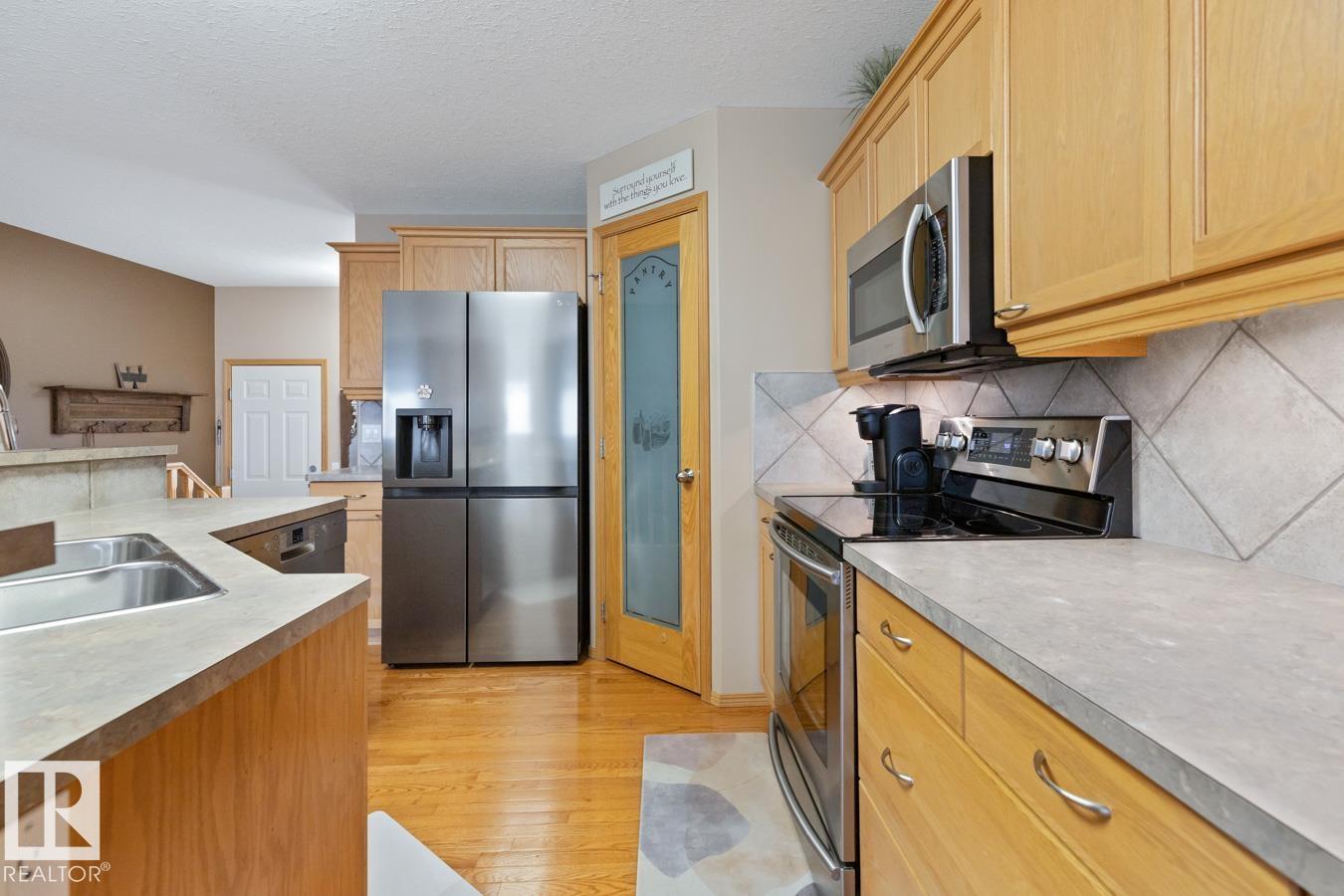 Photo 14 at 1 Birchwood Close, Bridgeport, Leduc