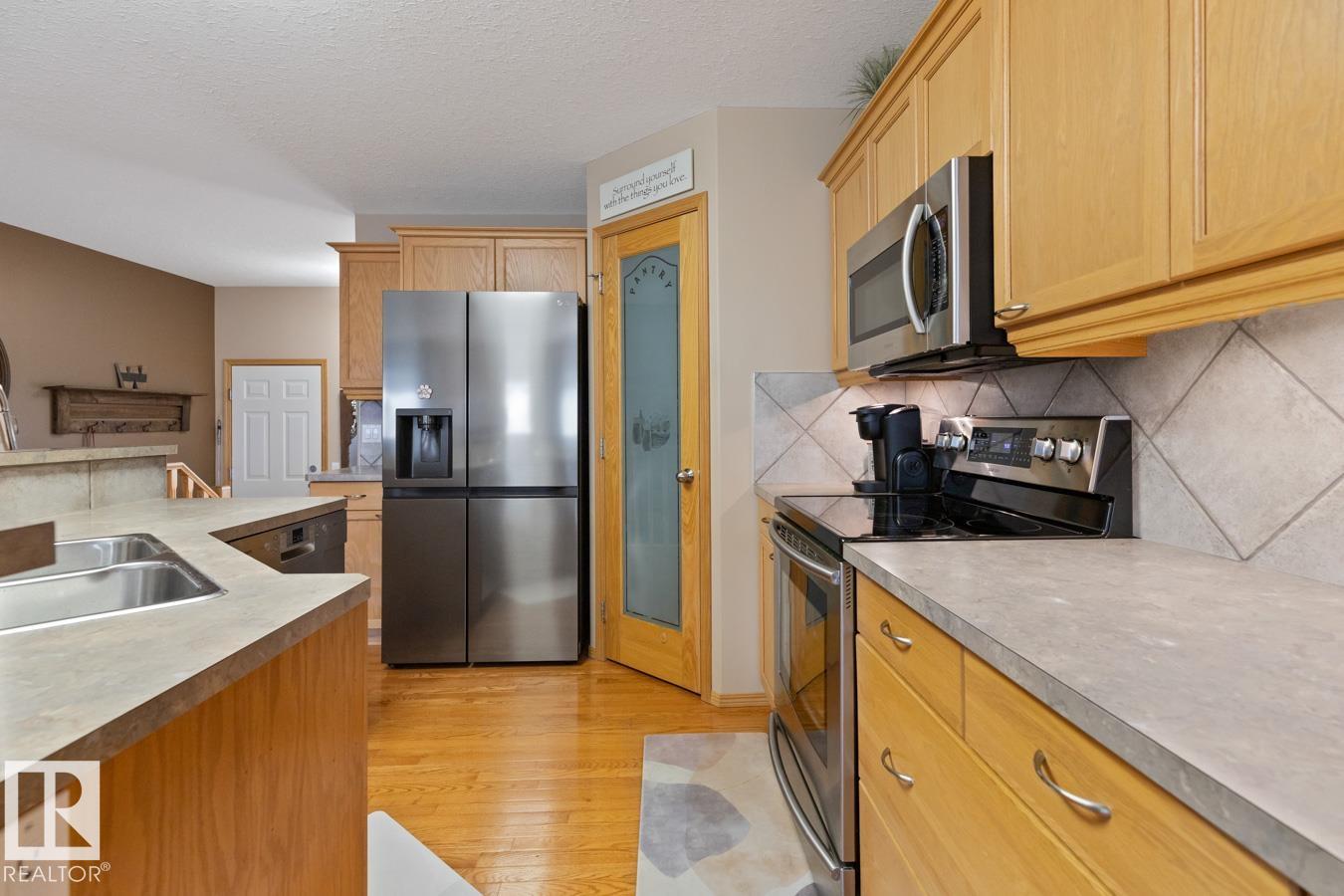 Photo 10 at 1 Birchwood Close, Bridgeport, Leduc