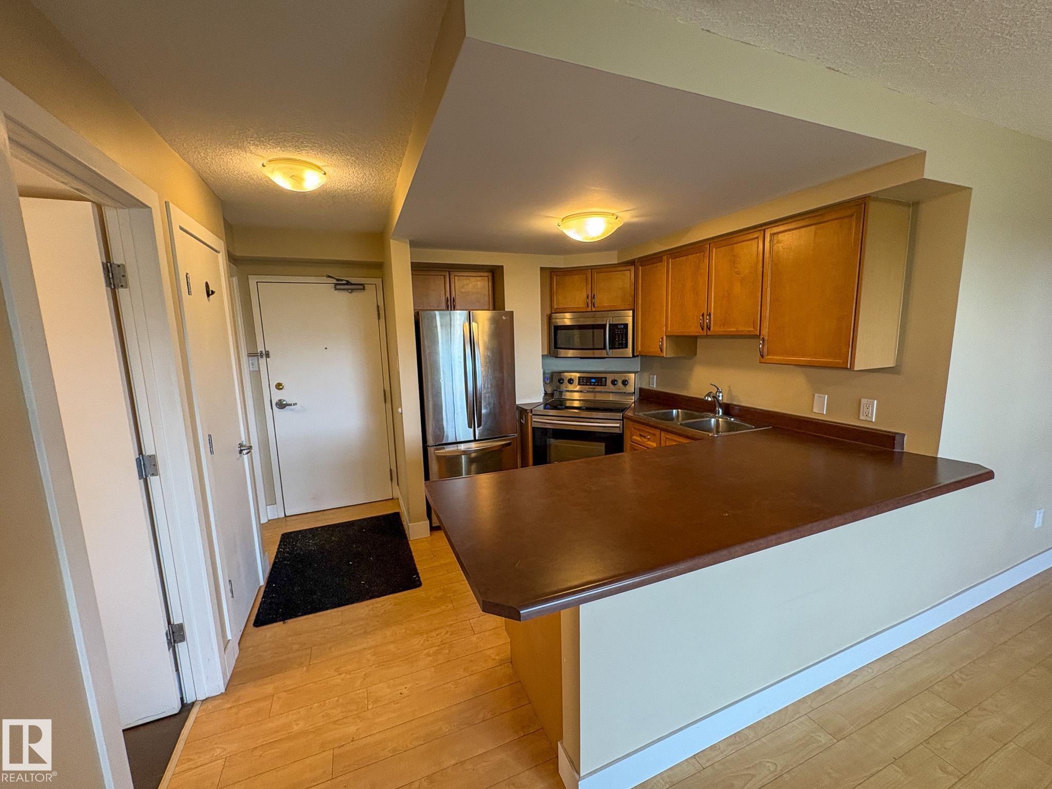 Photo 11 at 1202 - 9715 110 Street NW, Wîhkwêntôwin, Edmonton