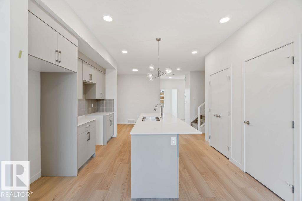 455 30 Street SW, Alces, Edmonton