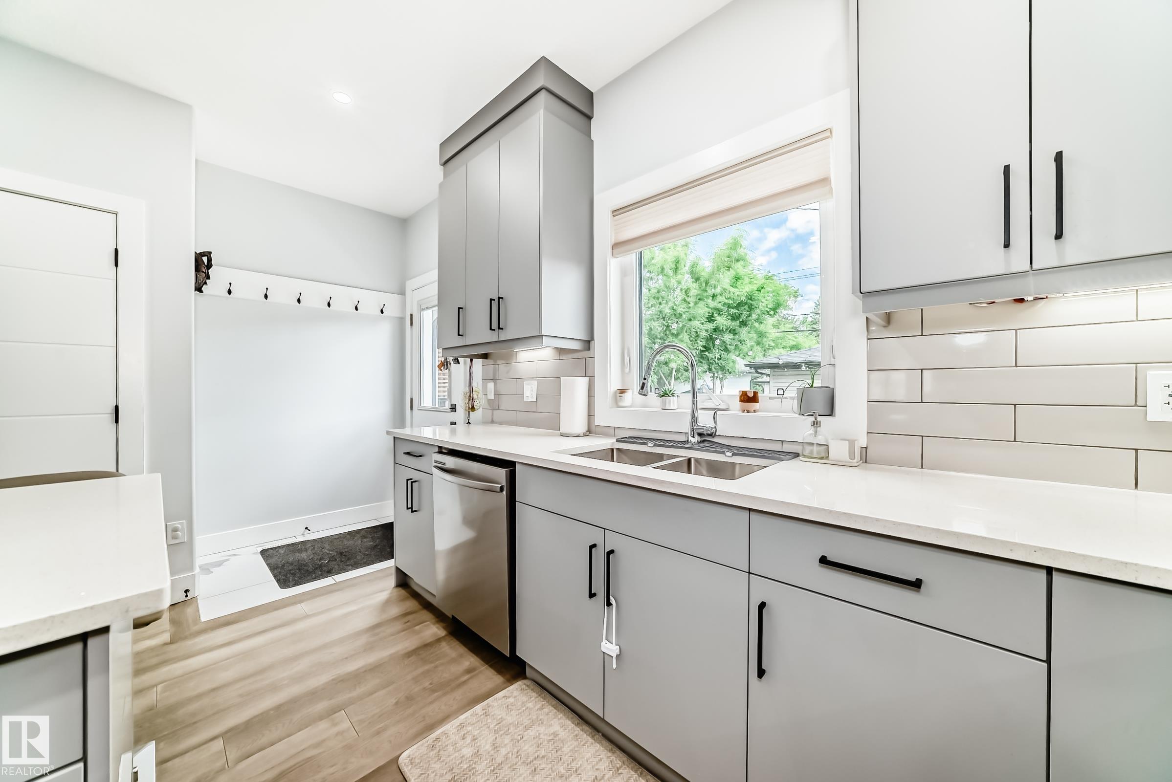 Photo 11 at 9830 73 Avenue NW, Ritchie, Edmonton