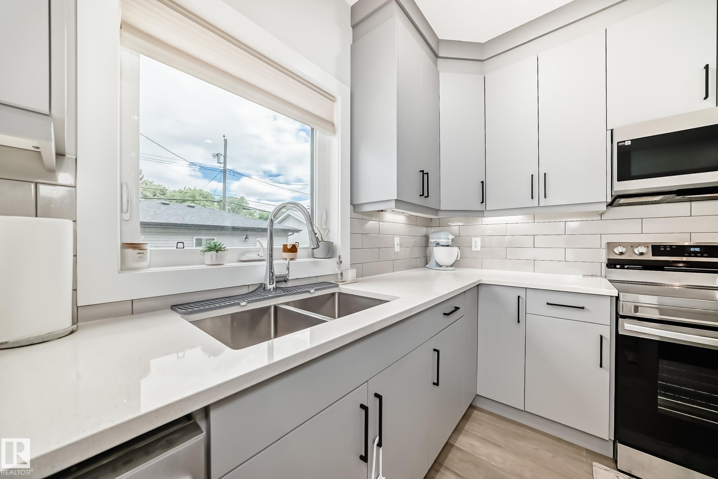 Photo 13 at 9830 73 Avenue NW, Ritchie, Edmonton
