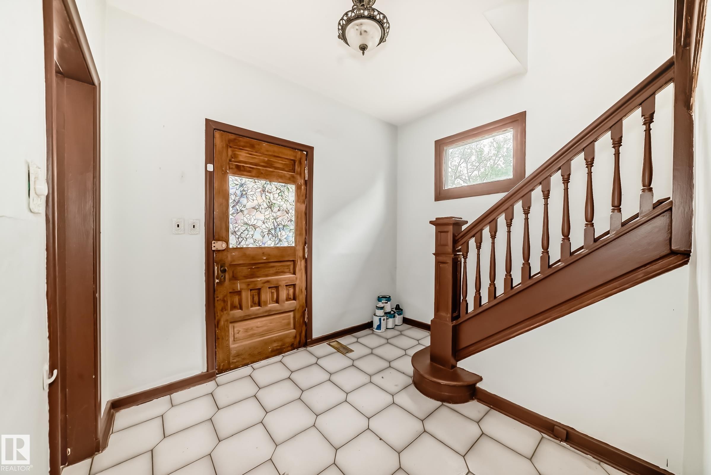 Photo 10 at 10748 123 Street NW, Westmount, Edmonton