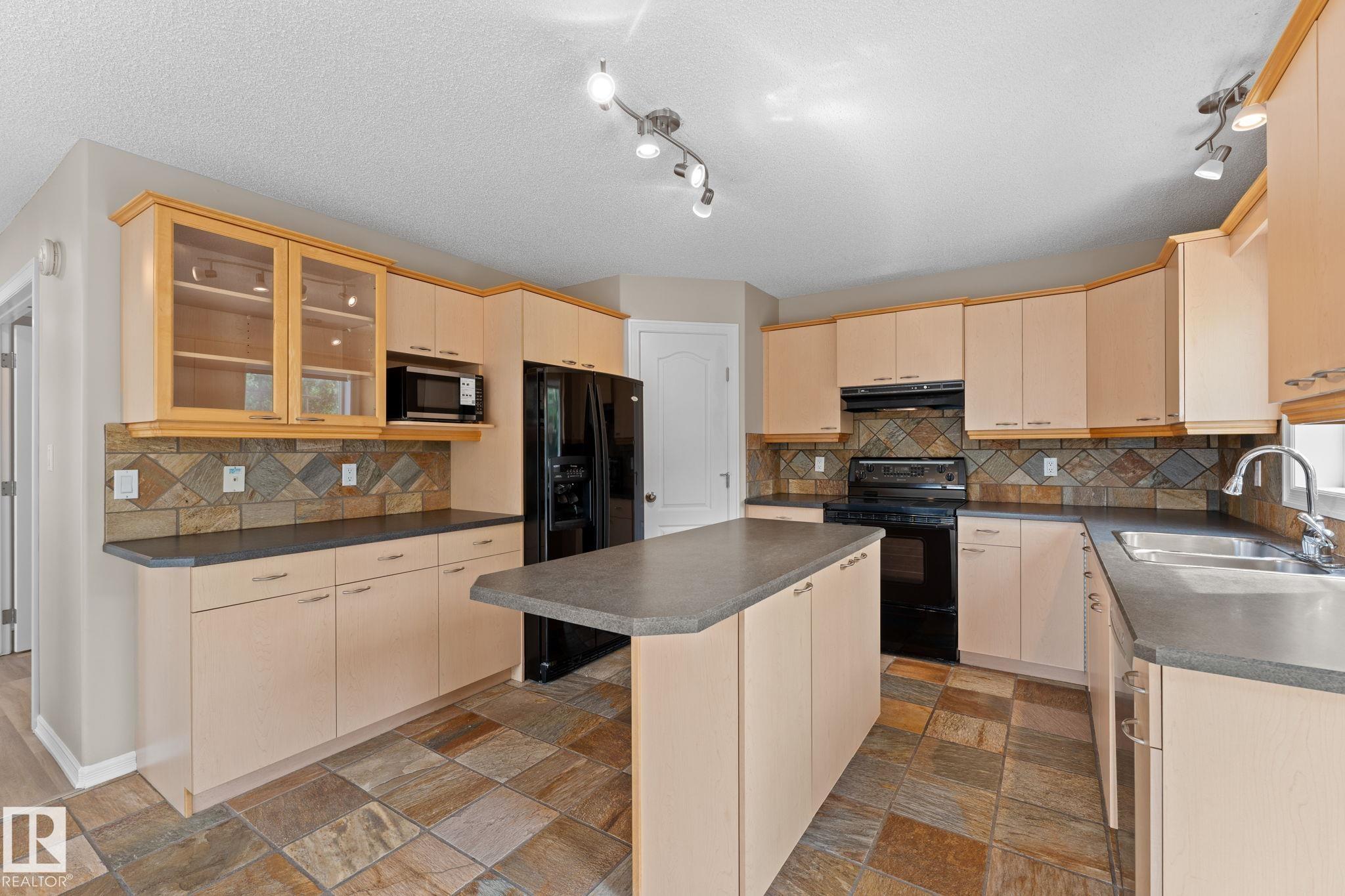 Photo 25 at 1611 Forbes Way NW, Falconer Heights, Edmonton