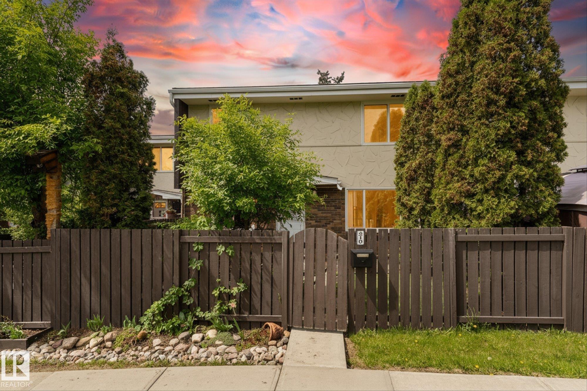 210 Roseland Village NW, Northmount, Edmonton