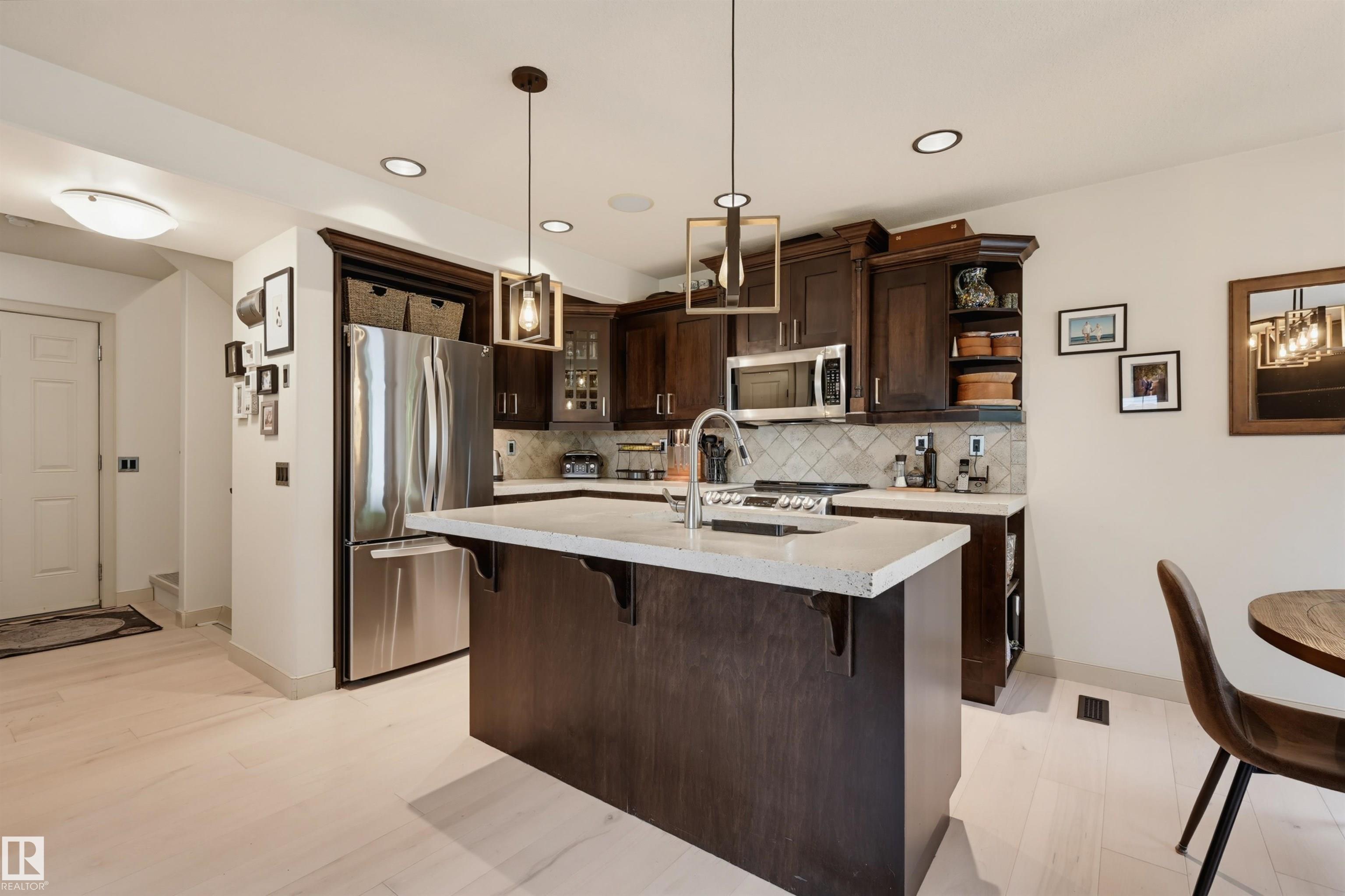 Photo 11 at 60 - 2565 Hanna Crescent NW, Haddow, Edmonton