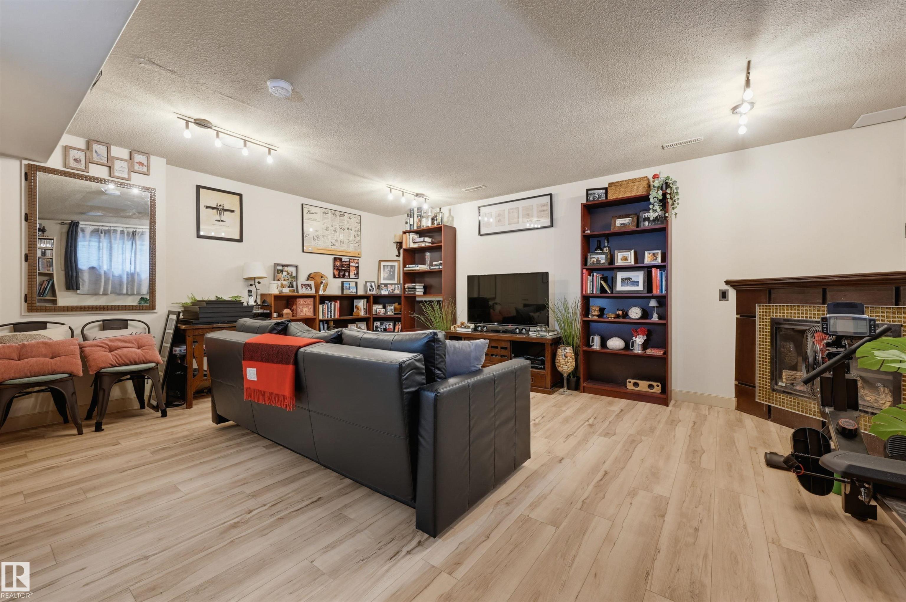 Photo 32 at 60 - 2565 Hanna Crescent NW, Haddow, Edmonton
