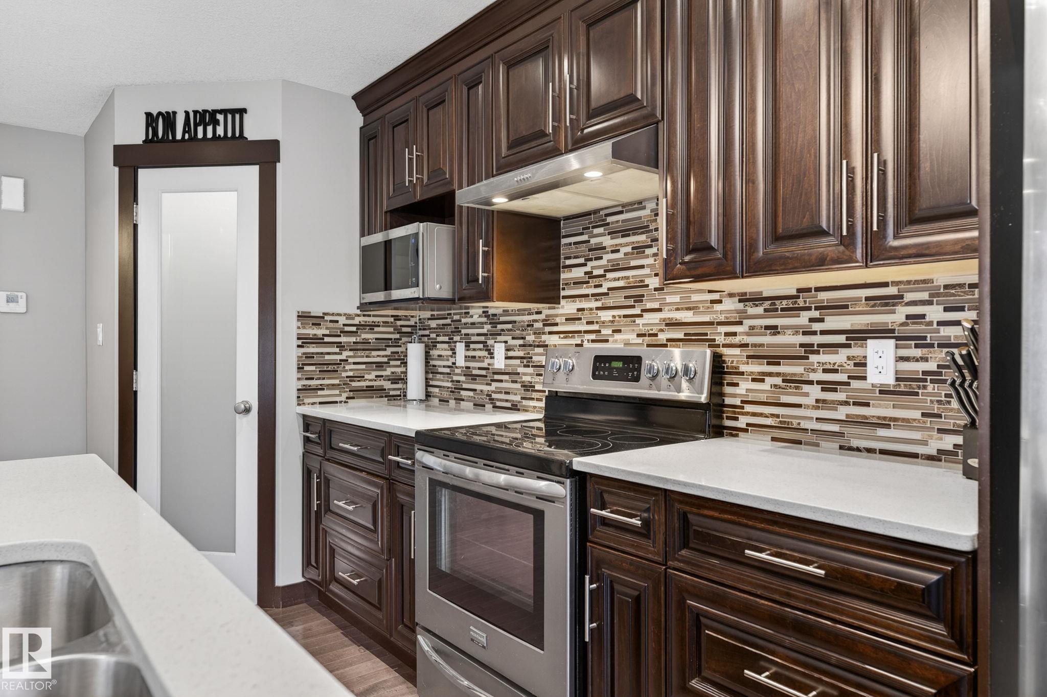 Photo 12 at 8506 80 Avenue NW, King Edward Park, Edmonton