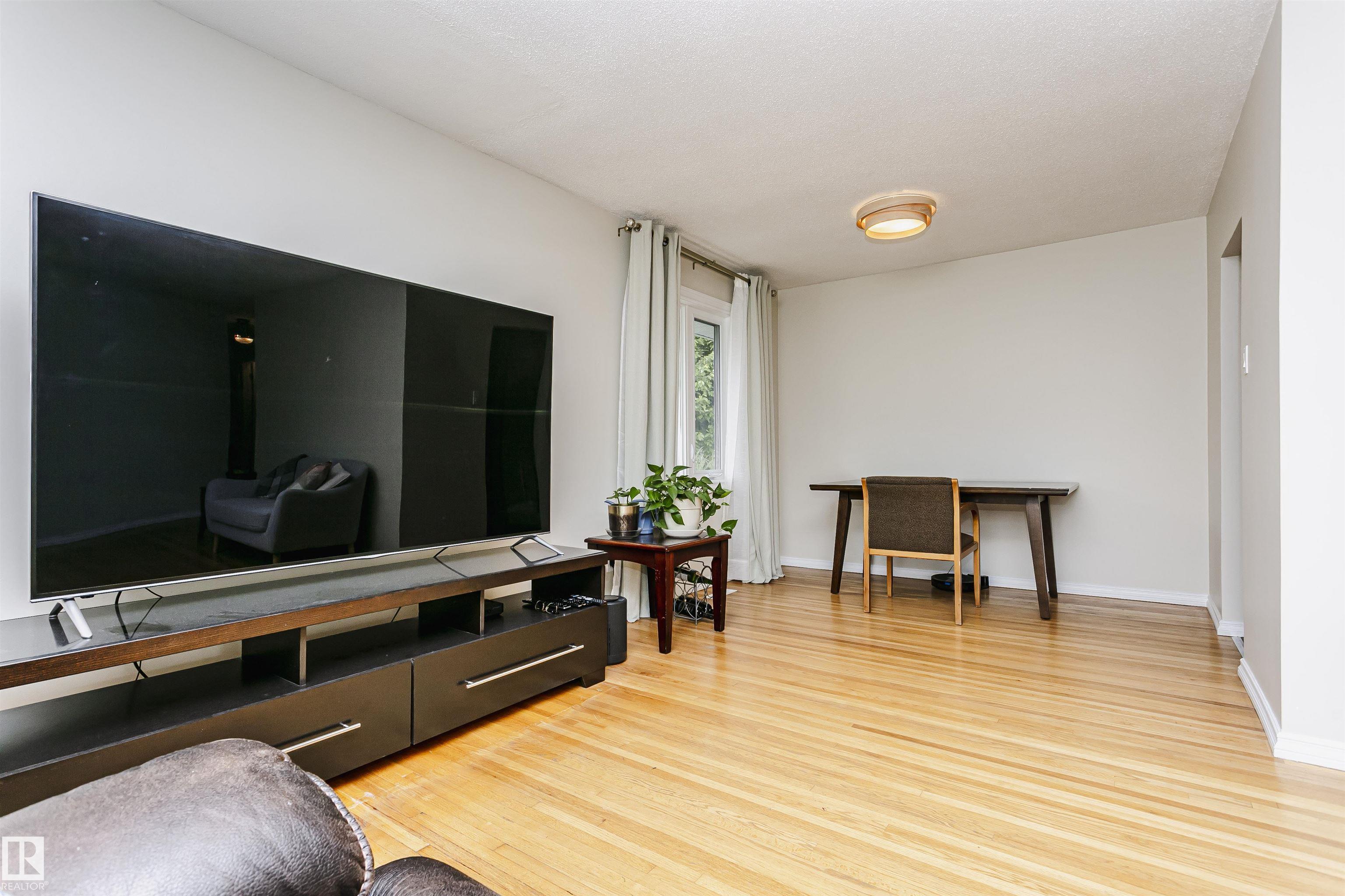 Photo 11 at 8628 64 Avenue NW, Argyll, Edmonton
