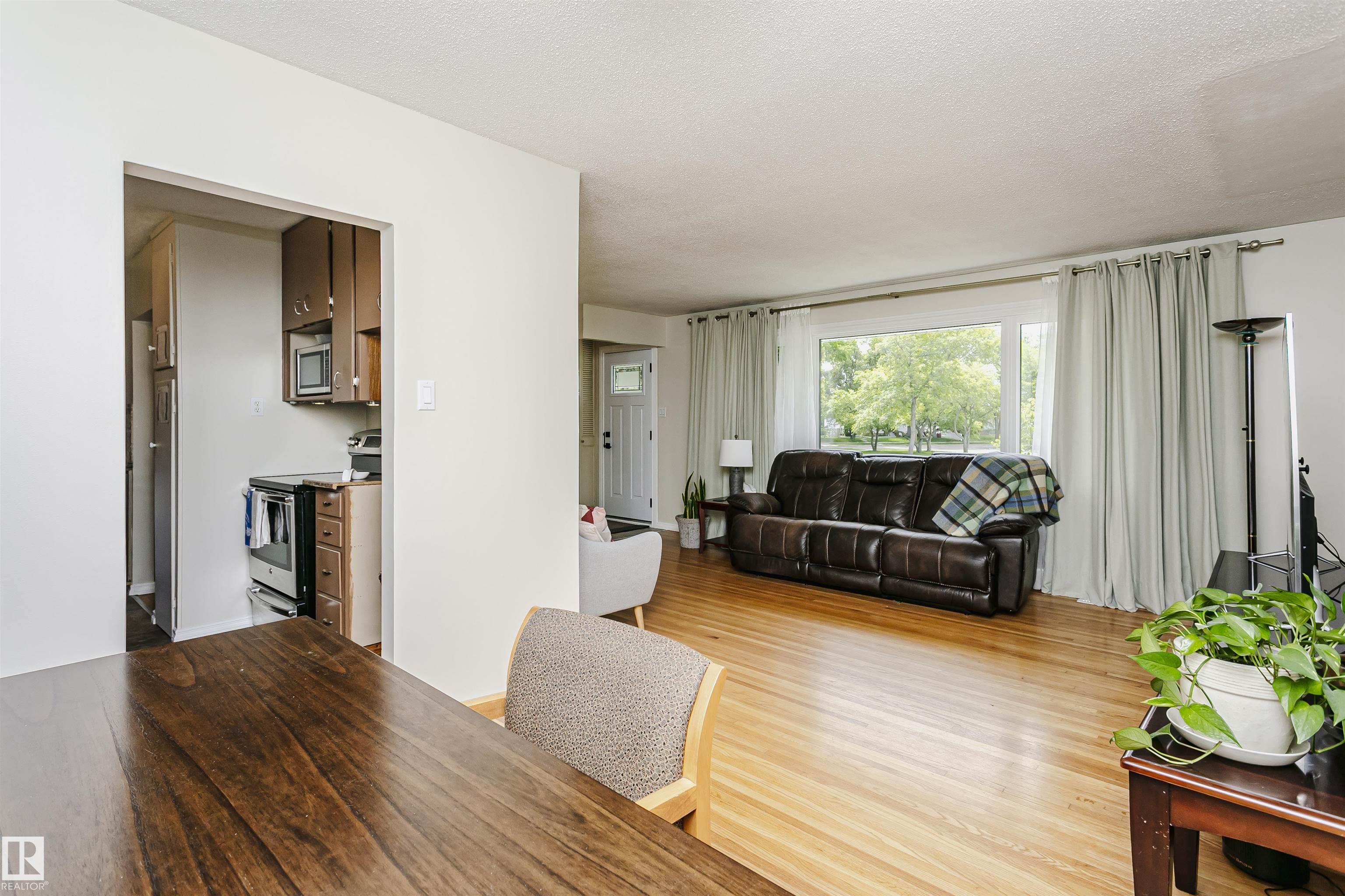 Photo 14 at 8628 64 Avenue NW, Argyll, Edmonton