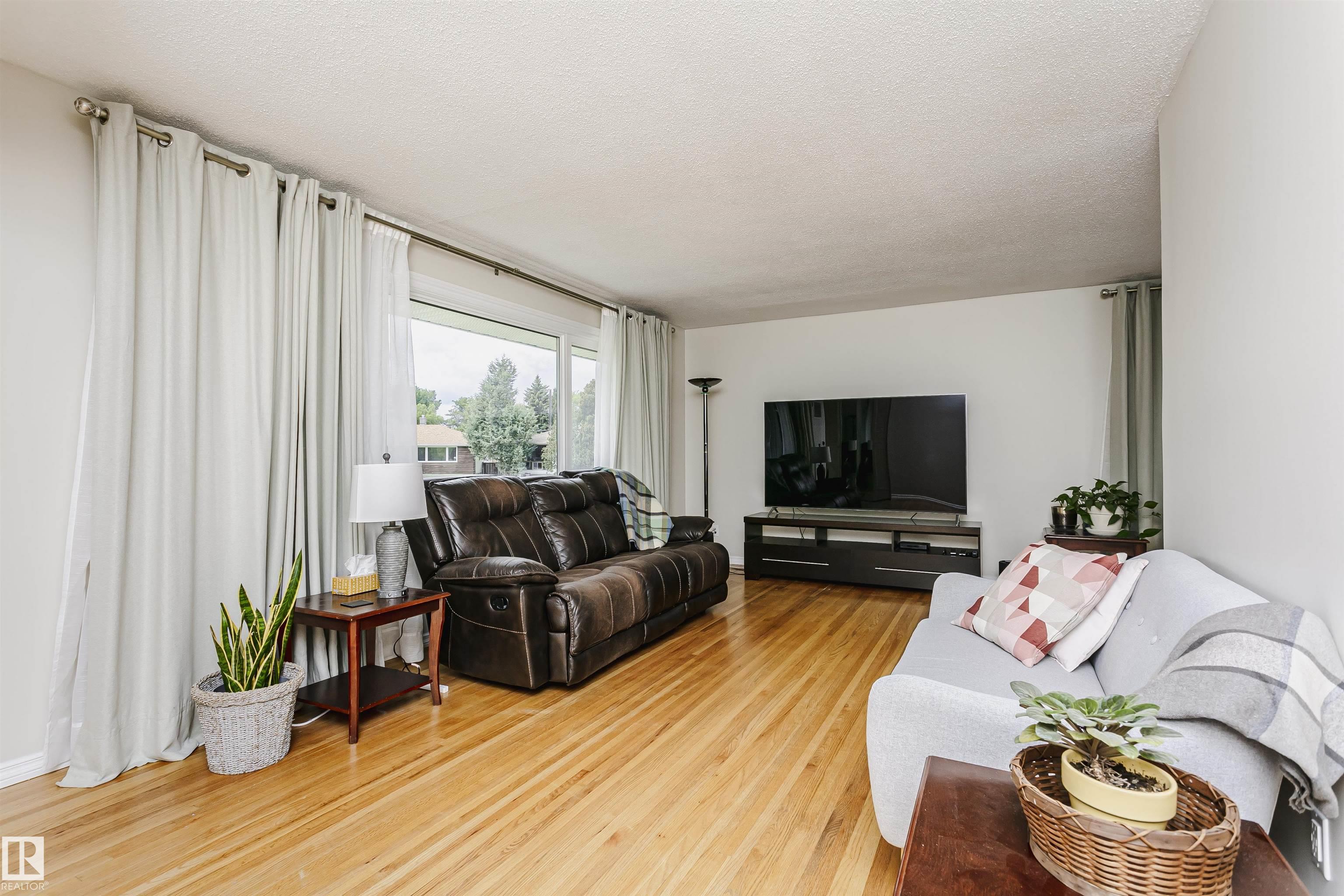 Photo 8 at 8628 64 Avenue NW, Argyll, Edmonton