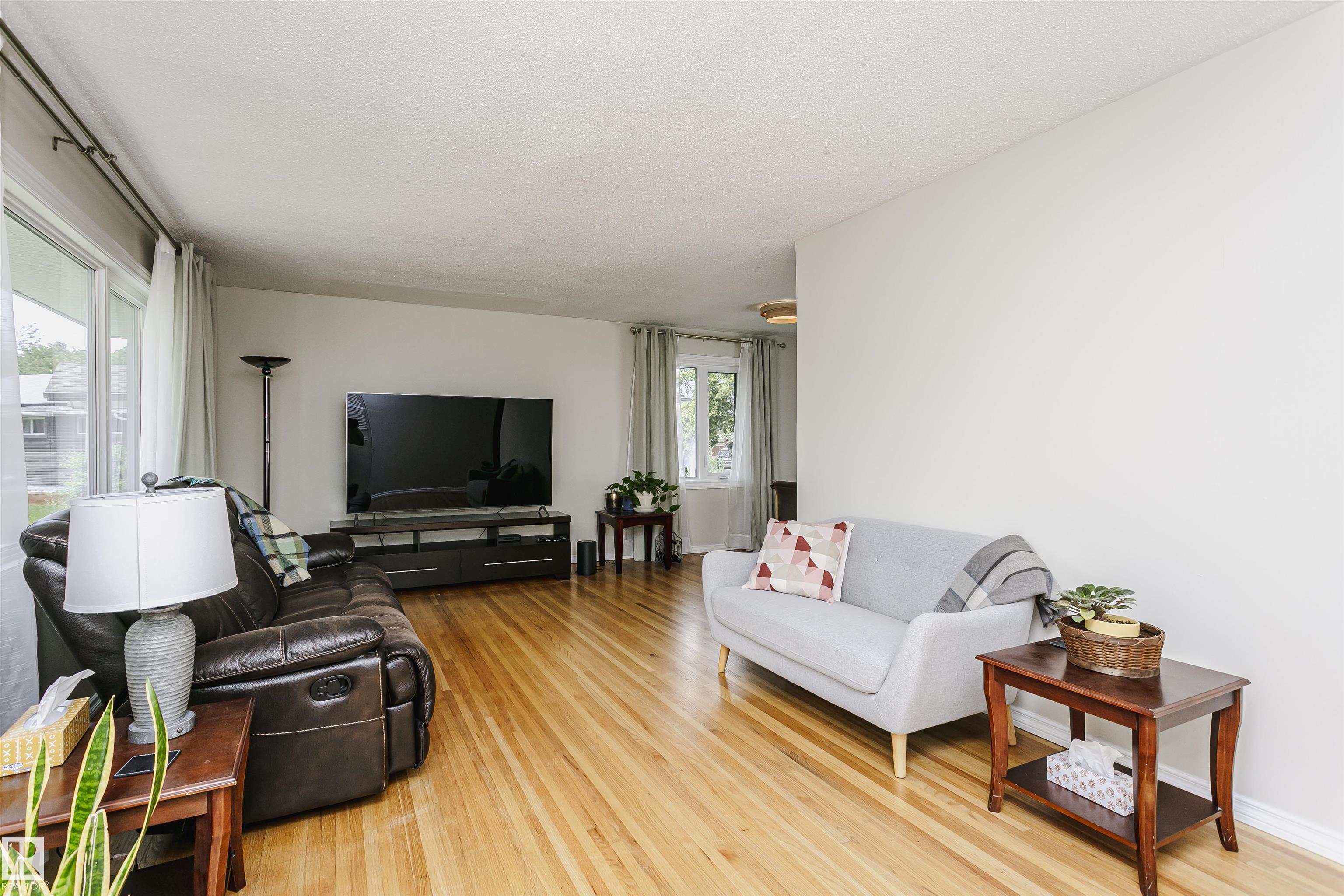 Photo 10 at 8628 64 Avenue NW, Argyll, Edmonton
