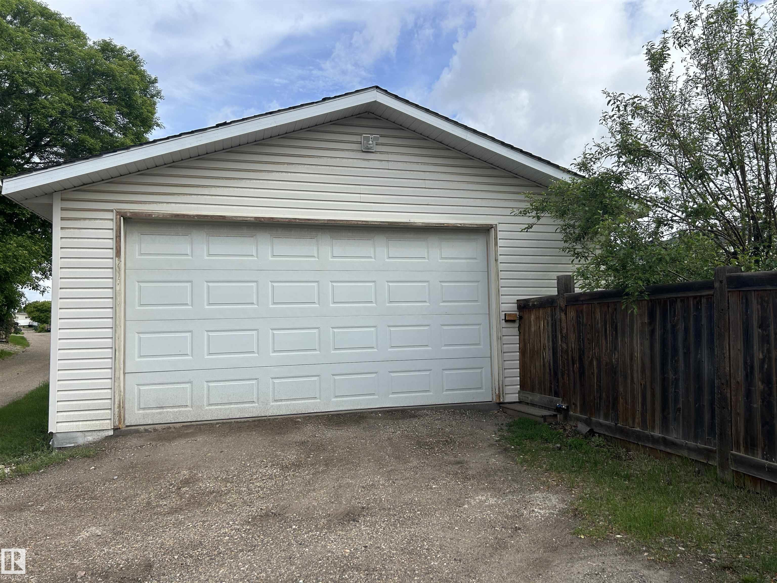 Photo 26 at 10924 30 Street NW, Rundle Heights, Edmonton