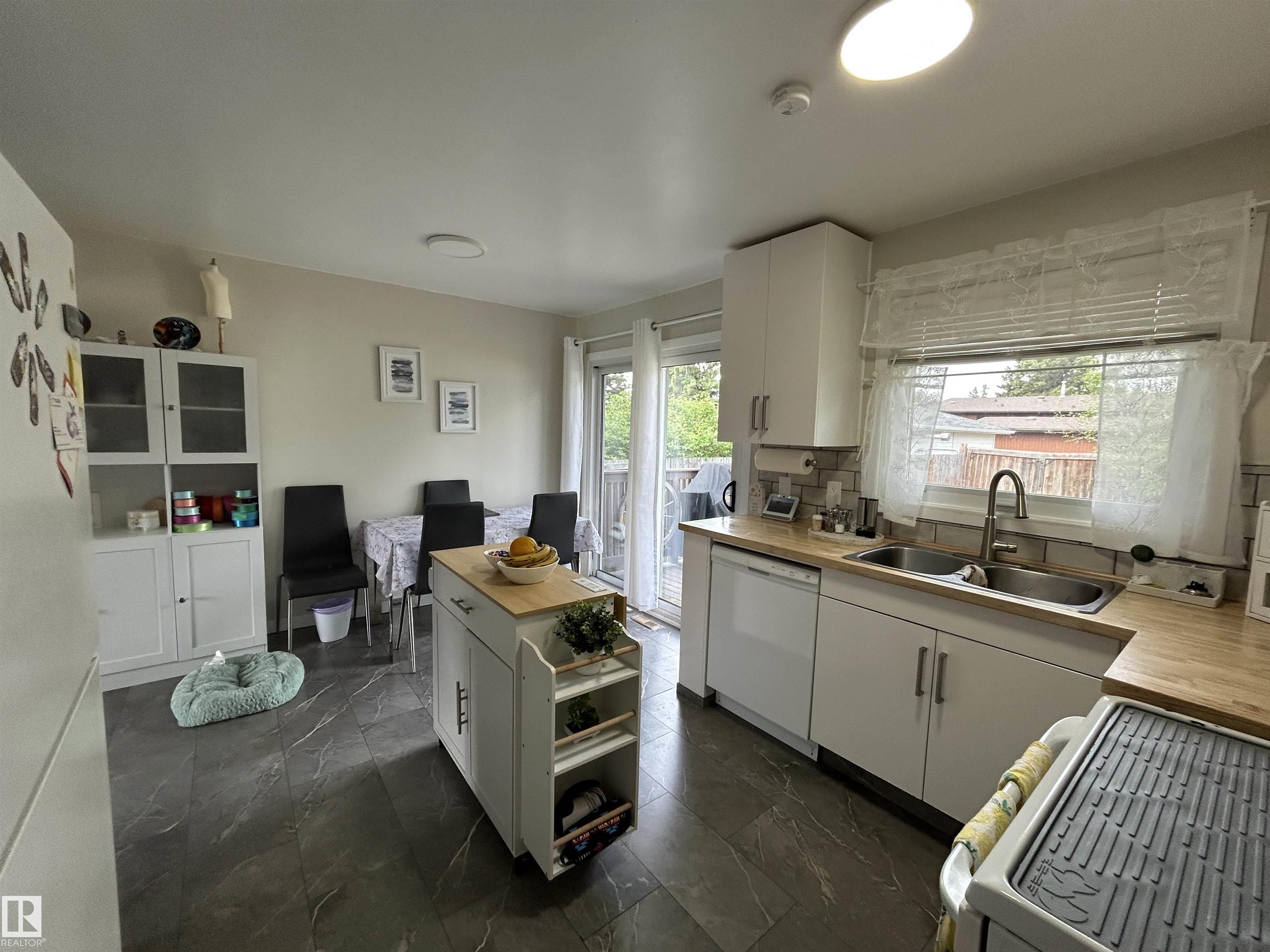 10924 30 Street NW, Rundle Heights, Edmonton