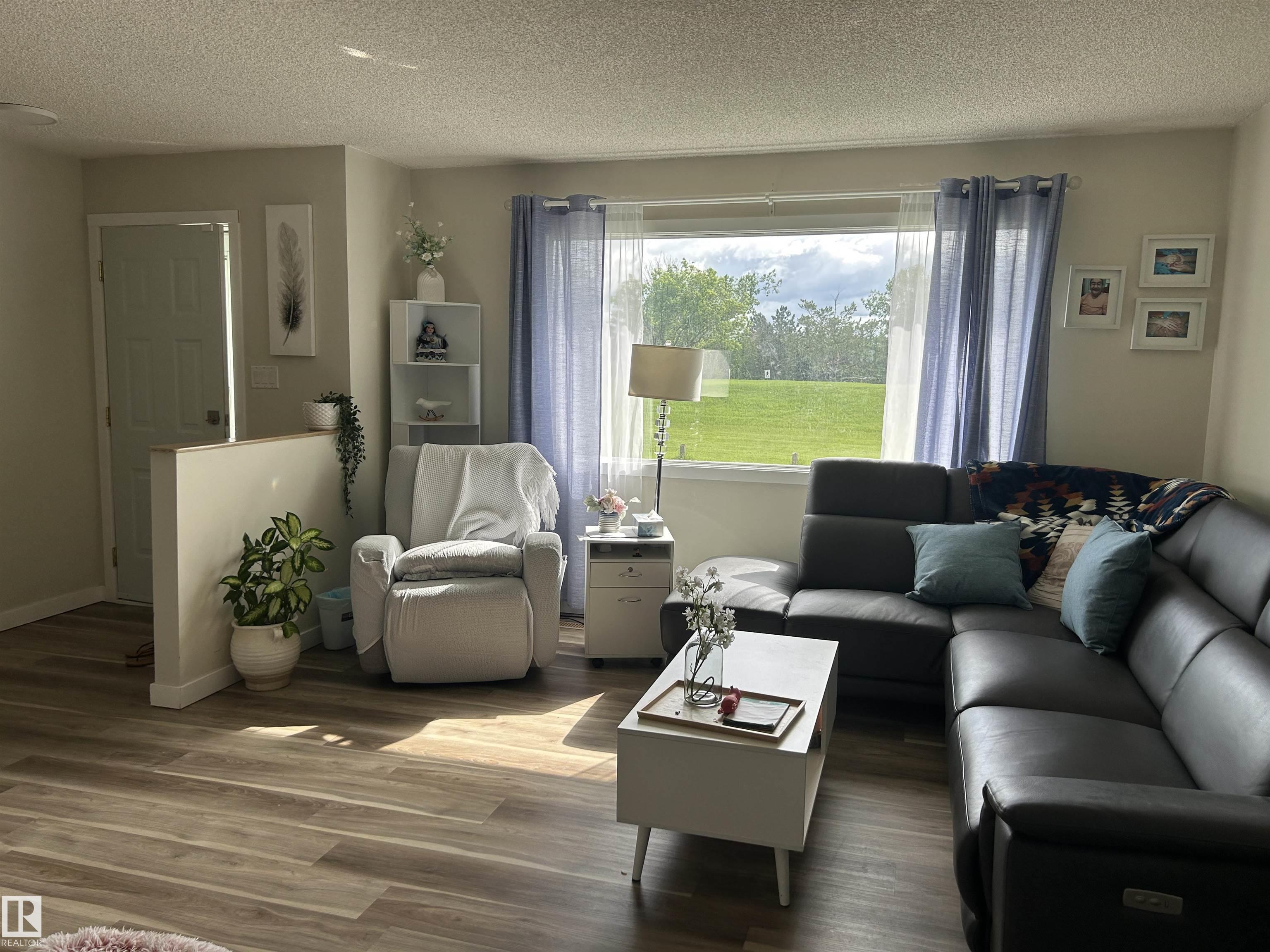 Photo 6 at 10924 30 Street NW, Rundle Heights, Edmonton