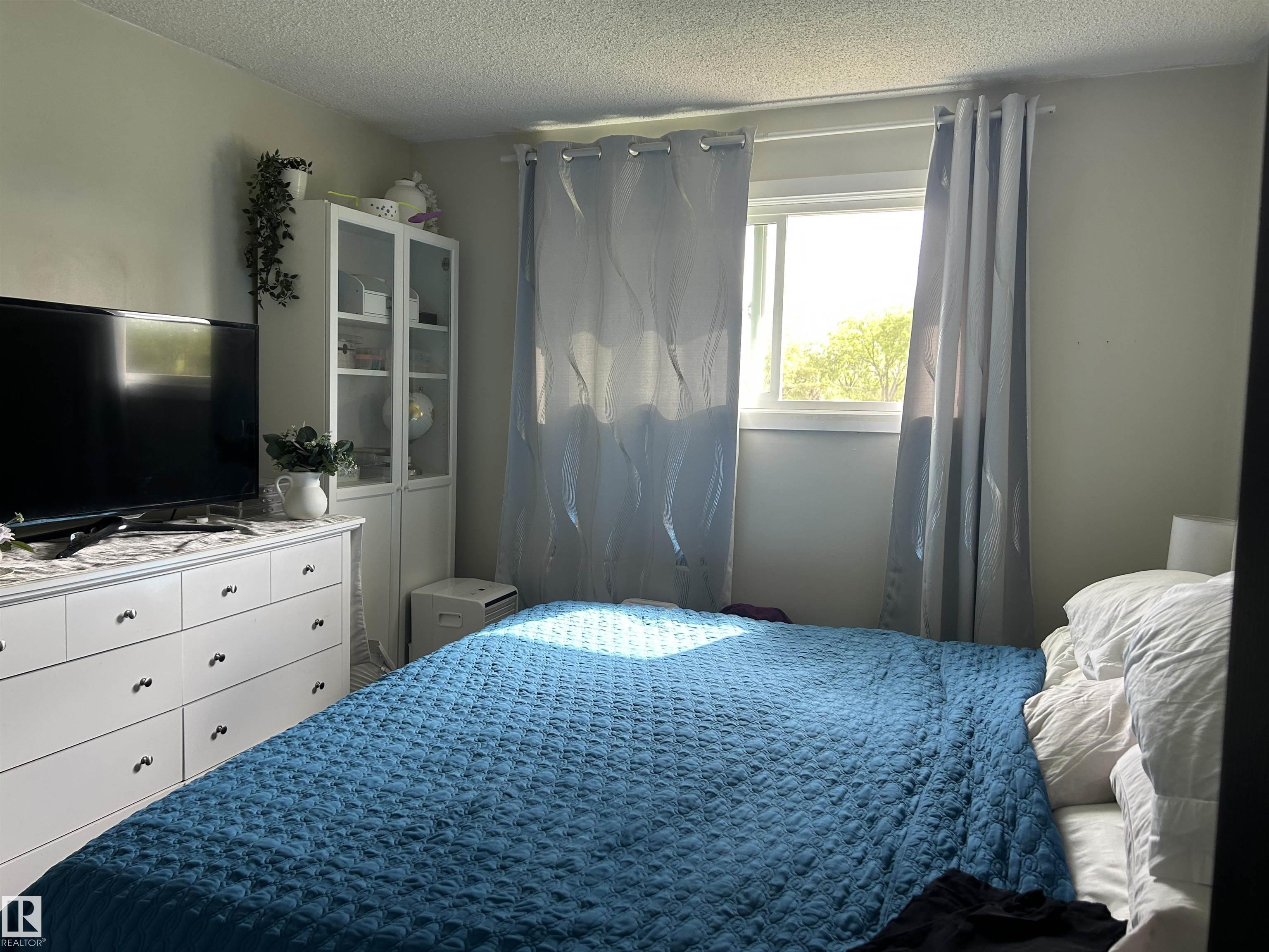 Photo 7 at 10924 30 Street NW, Rundle Heights, Edmonton