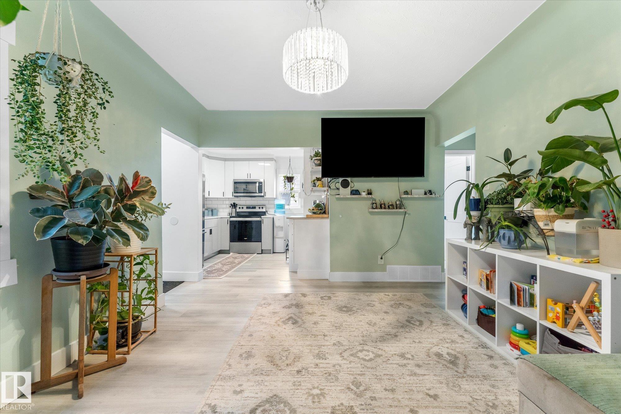Photo 8 at 12921 123a Street NW, Calder, Edmonton