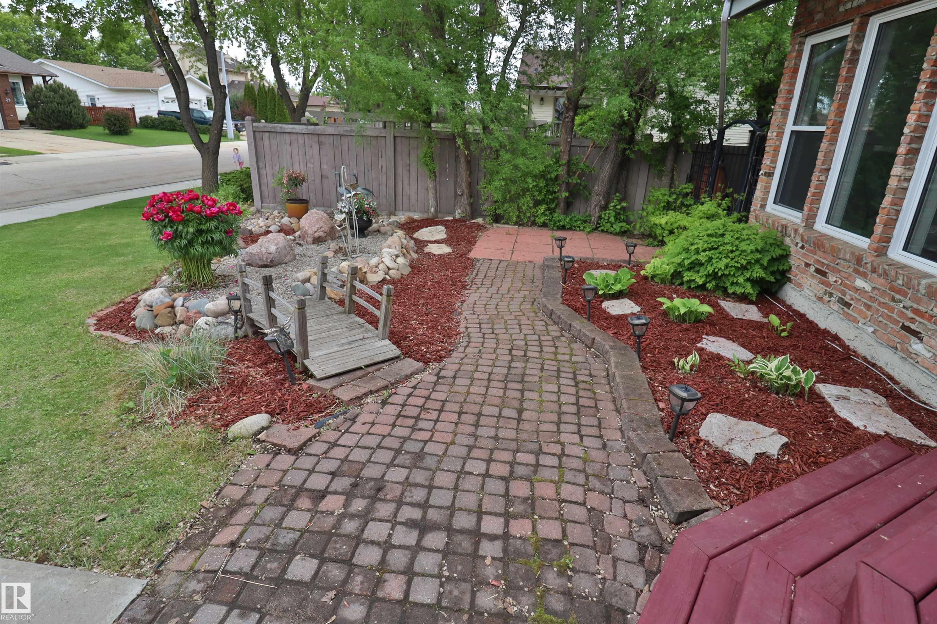Photo 10 at 42 Alpaugh Crst, Leduc Estates, Leduc