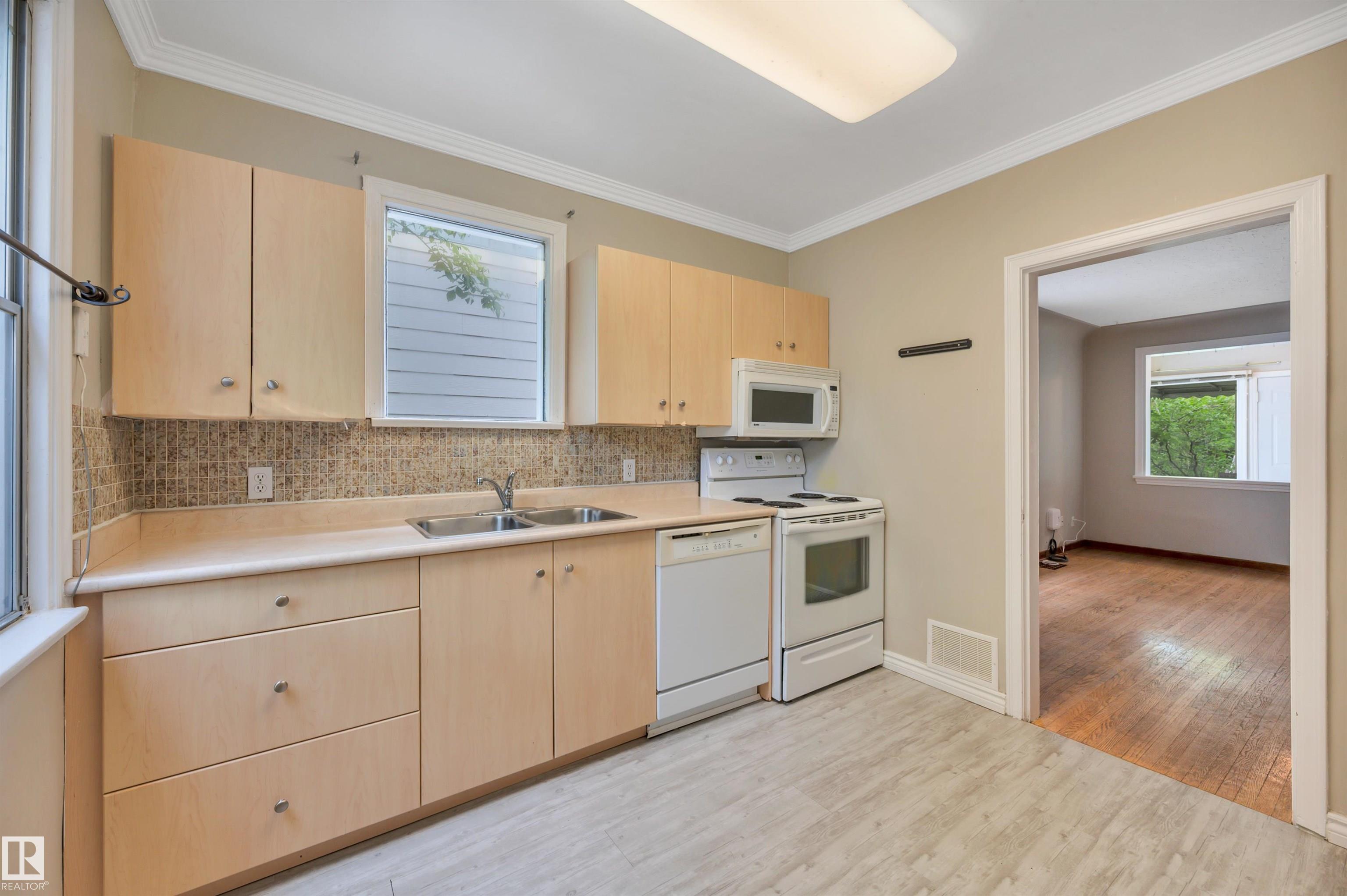 Photo 11 at 9624 77 Avenue NW, Ritchie, Edmonton