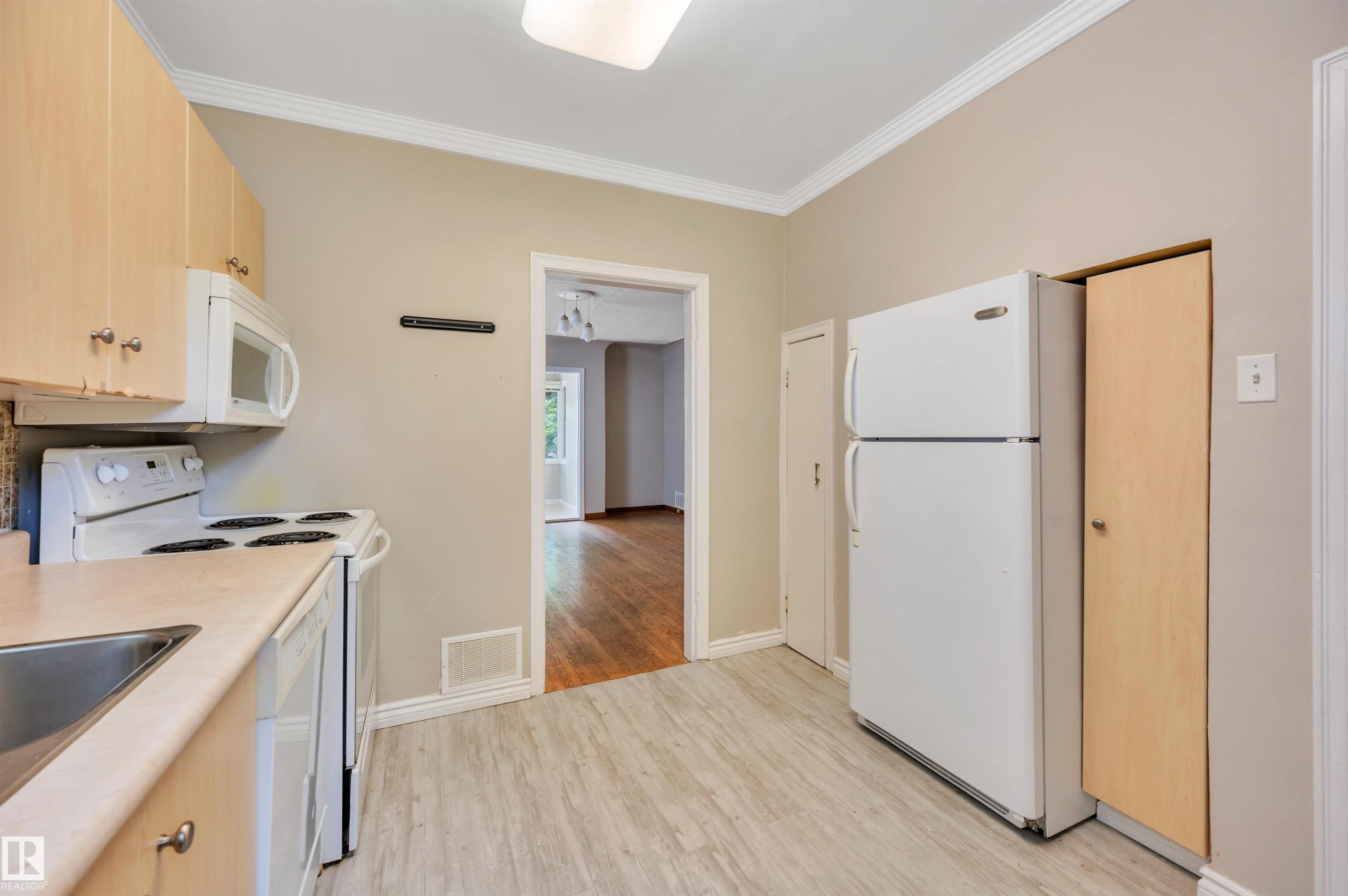 Photo 12 at 9624 77 Avenue NW, Ritchie, Edmonton