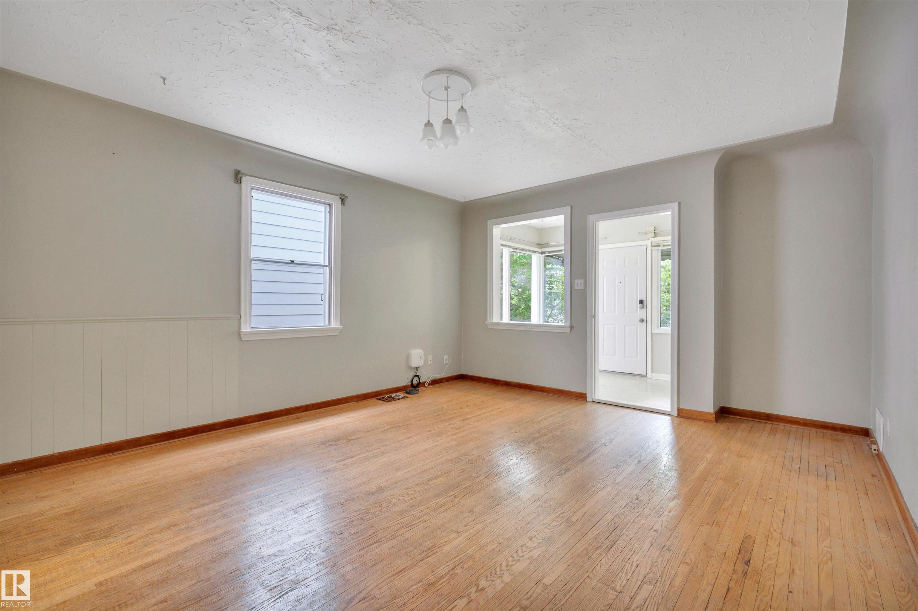 Photo 8 at 9624 77 Avenue NW, Ritchie, Edmonton