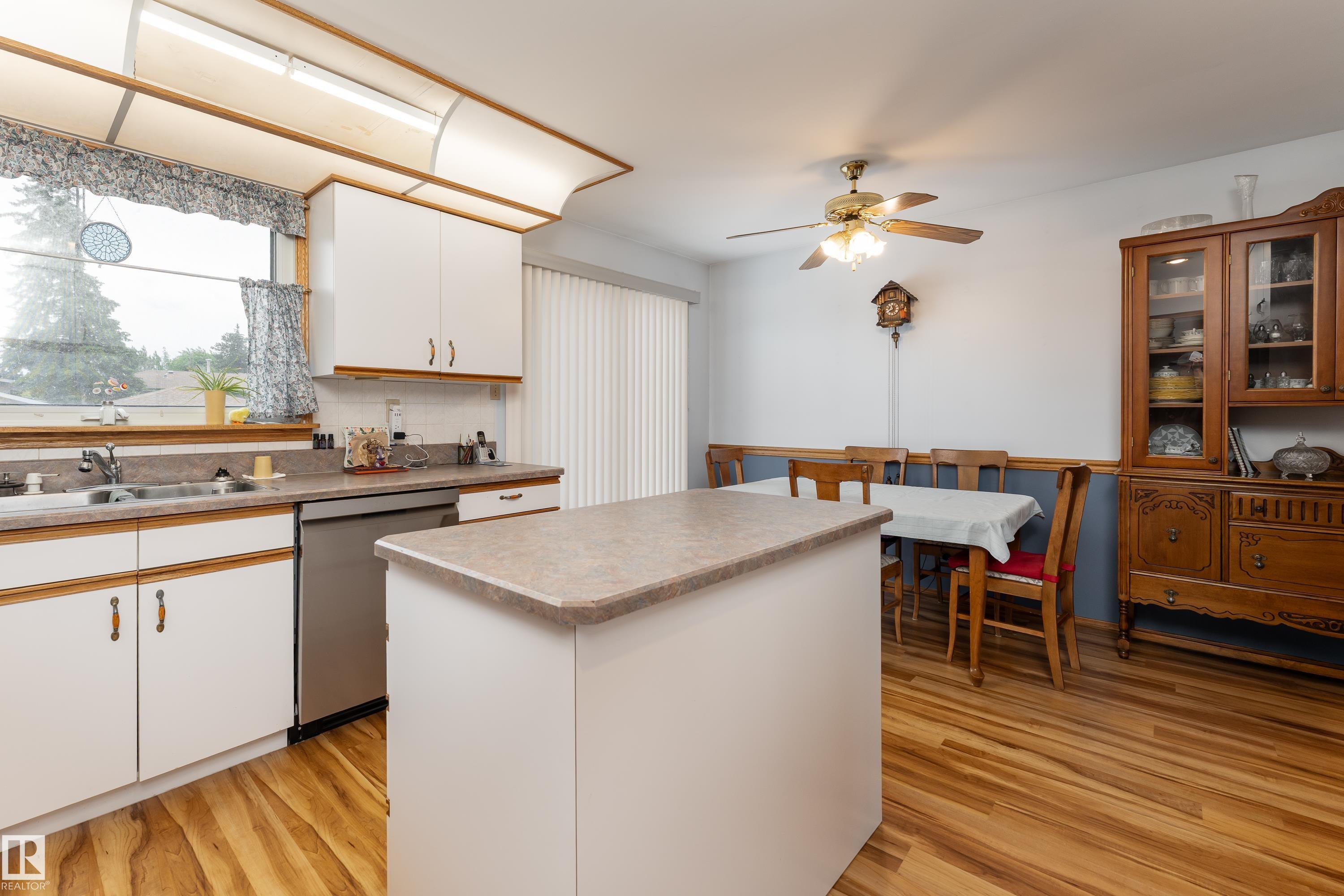 Photo 11 at 9559 145 Avenue NW, Evansdale, Edmonton