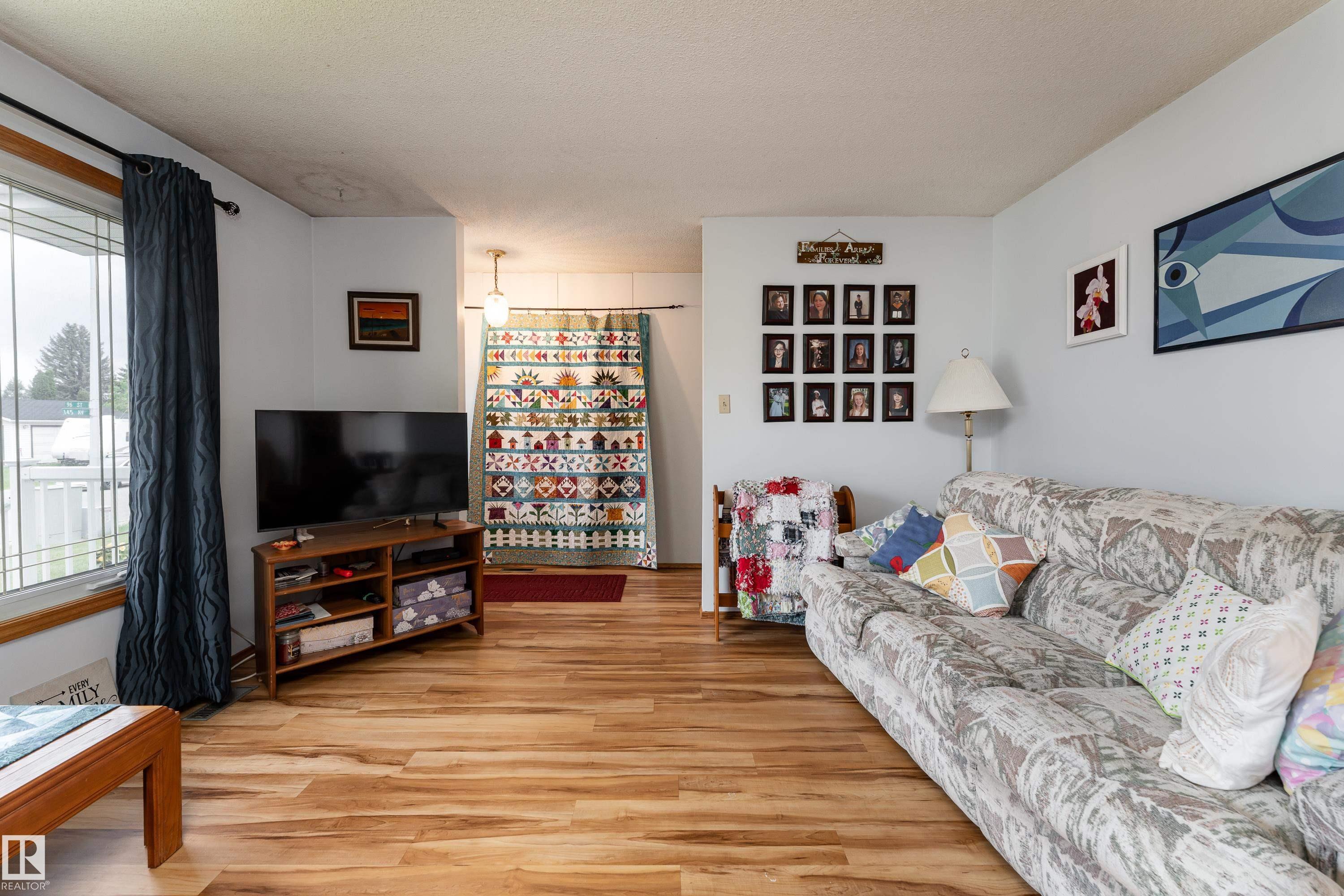 9559 145 Avenue NW, Evansdale, Edmonton