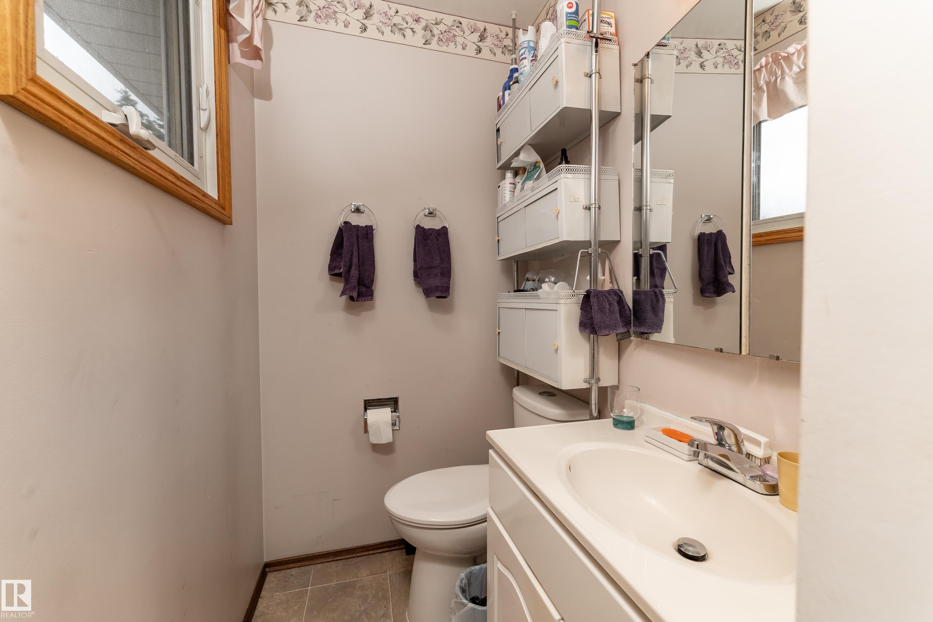 Photo 32 at 9559 145 Avenue NW, Evansdale, Edmonton