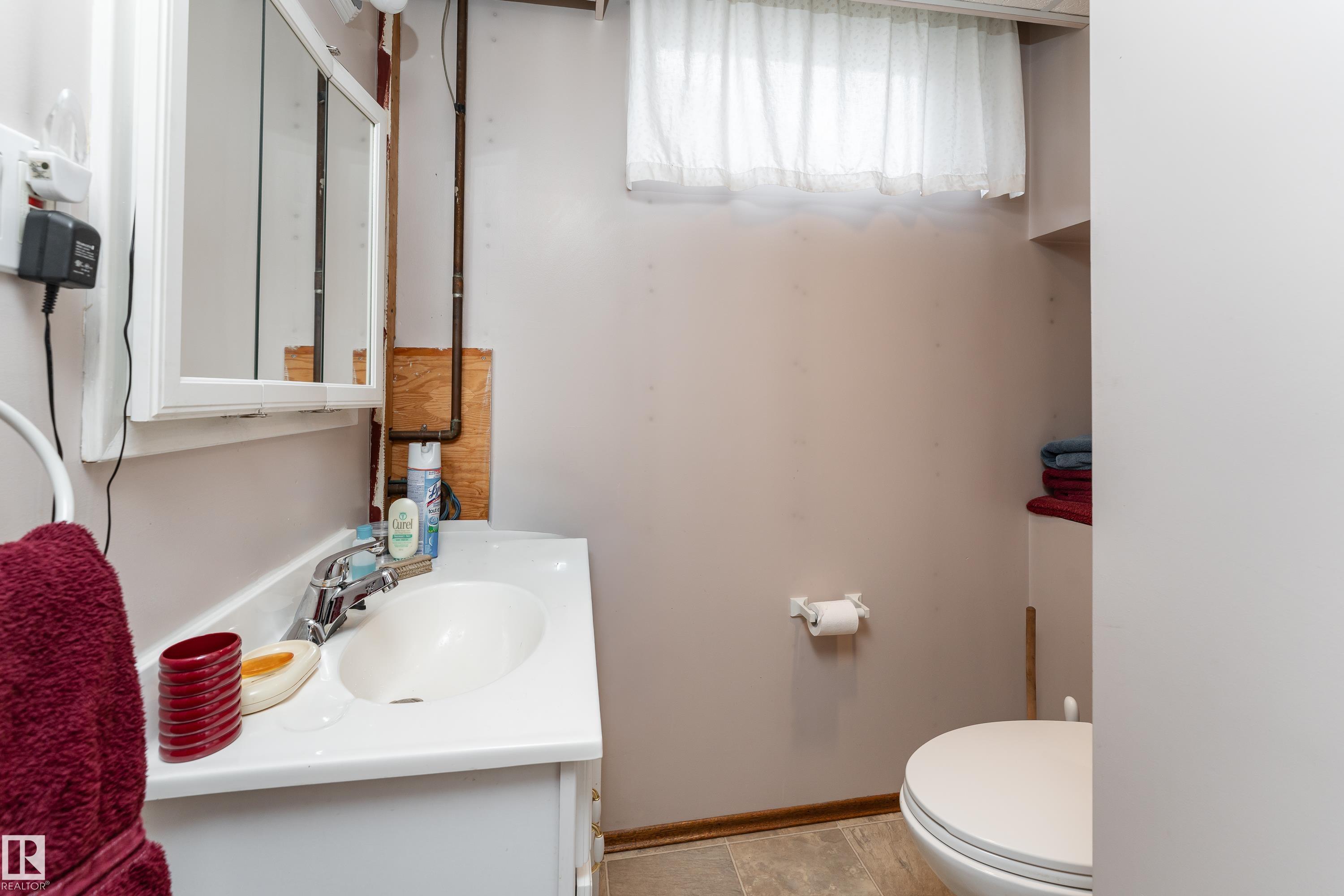 Photo 33 at 9559 145 Avenue NW, Evansdale, Edmonton