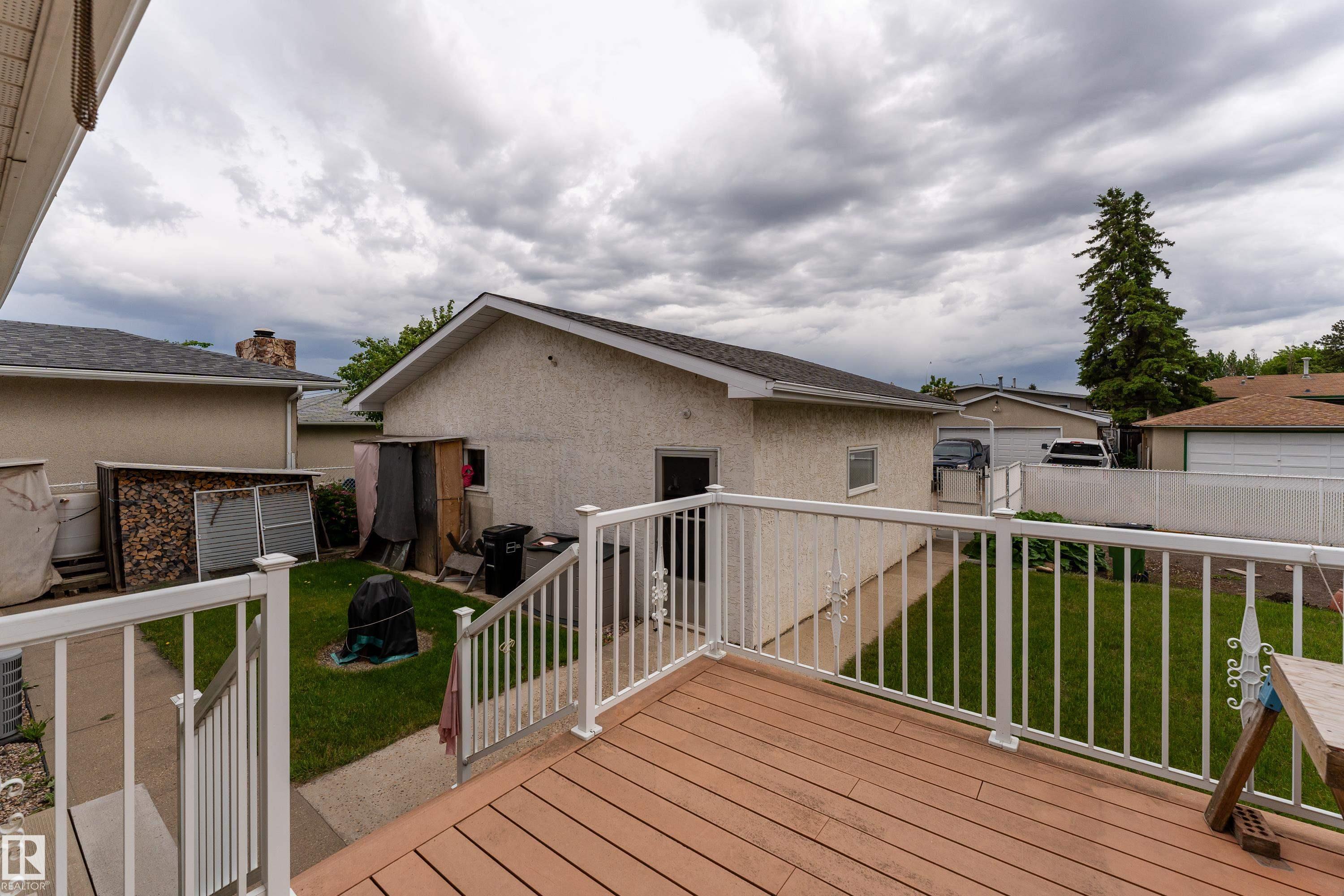 Photo 36 at 9559 145 Avenue NW, Evansdale, Edmonton