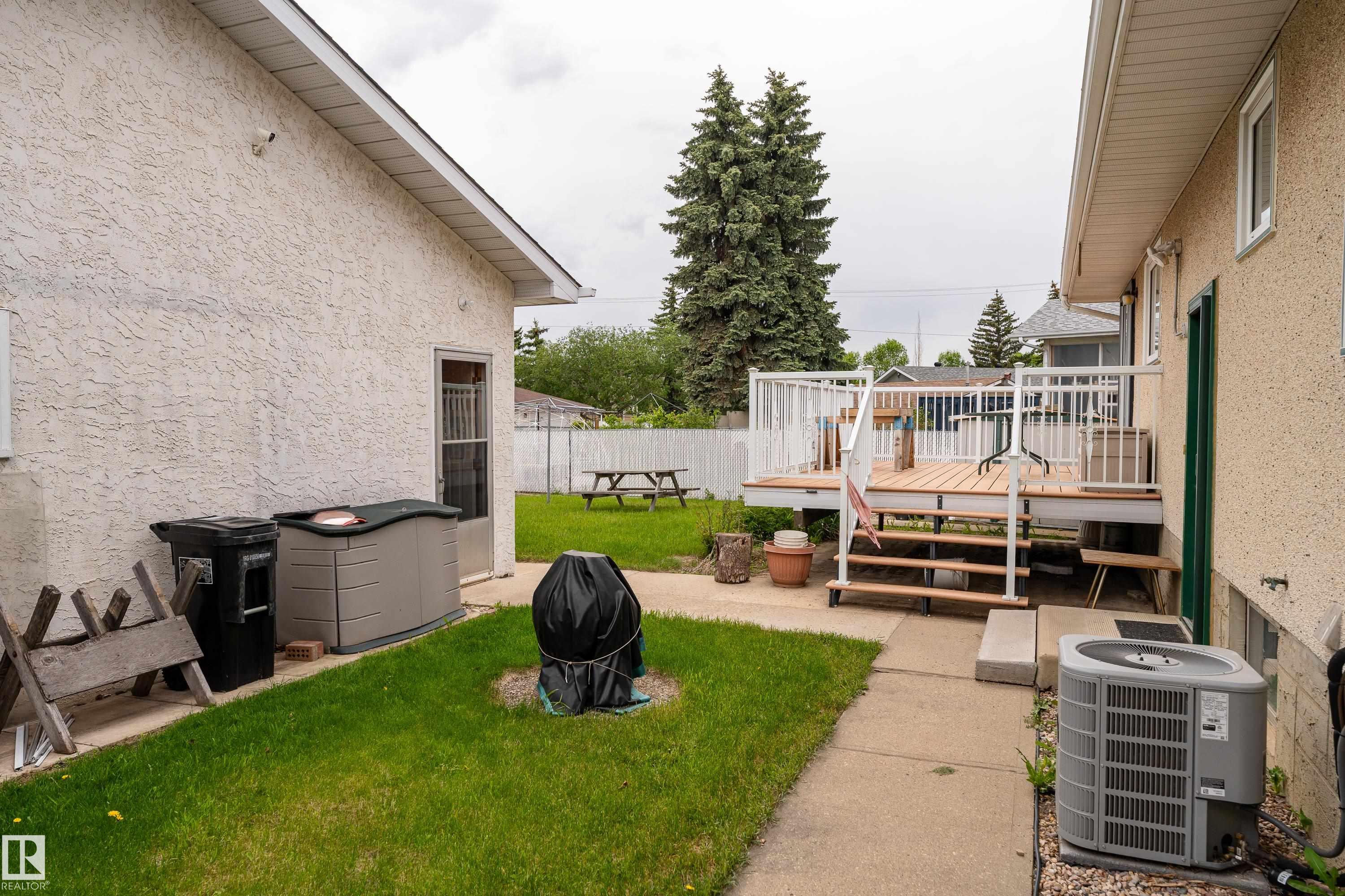 Photo 37 at 9559 145 Avenue NW, Evansdale, Edmonton