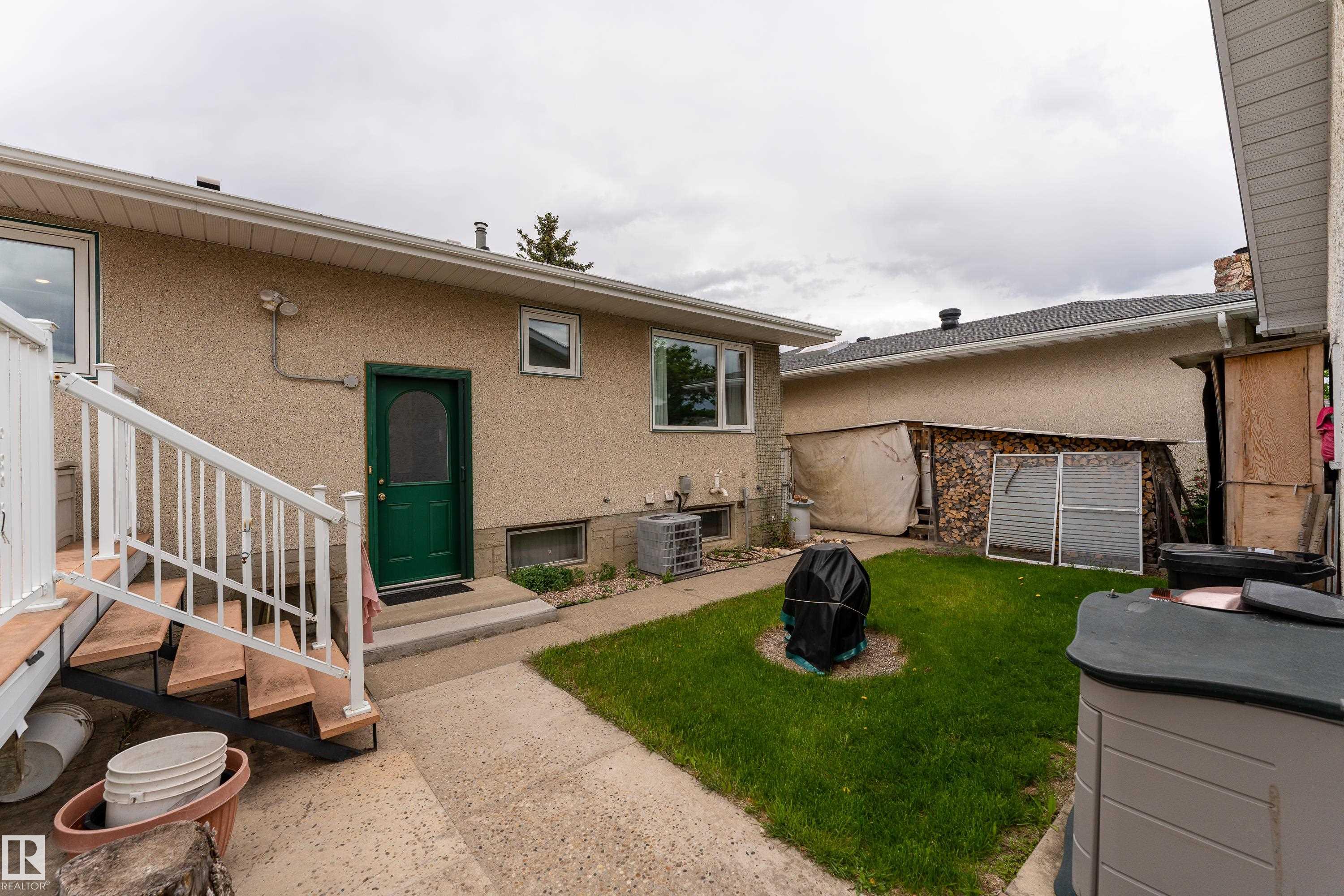 Photo 38 at 9559 145 Avenue NW, Evansdale, Edmonton