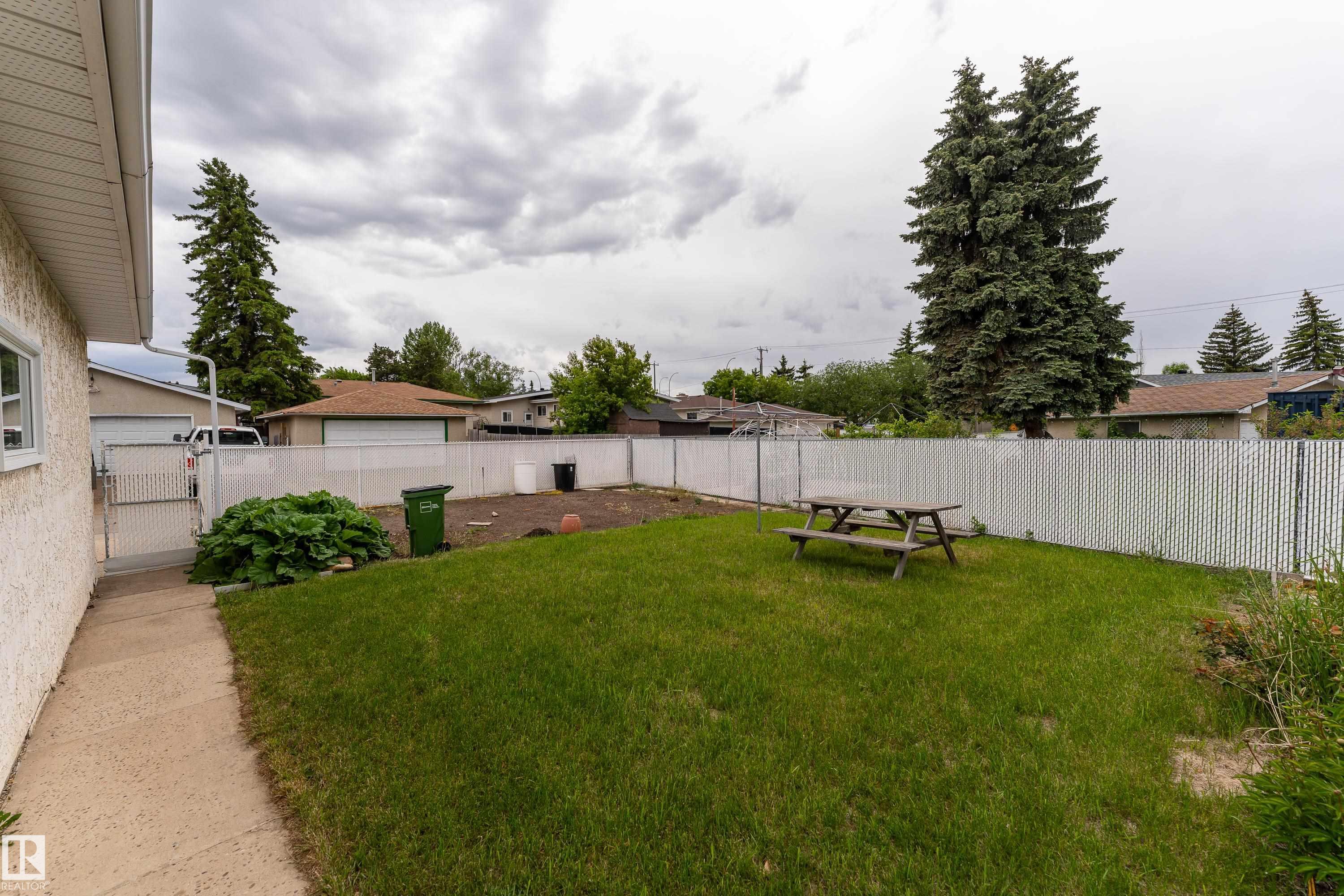 Photo 41 at 9559 145 Avenue NW, Evansdale, Edmonton