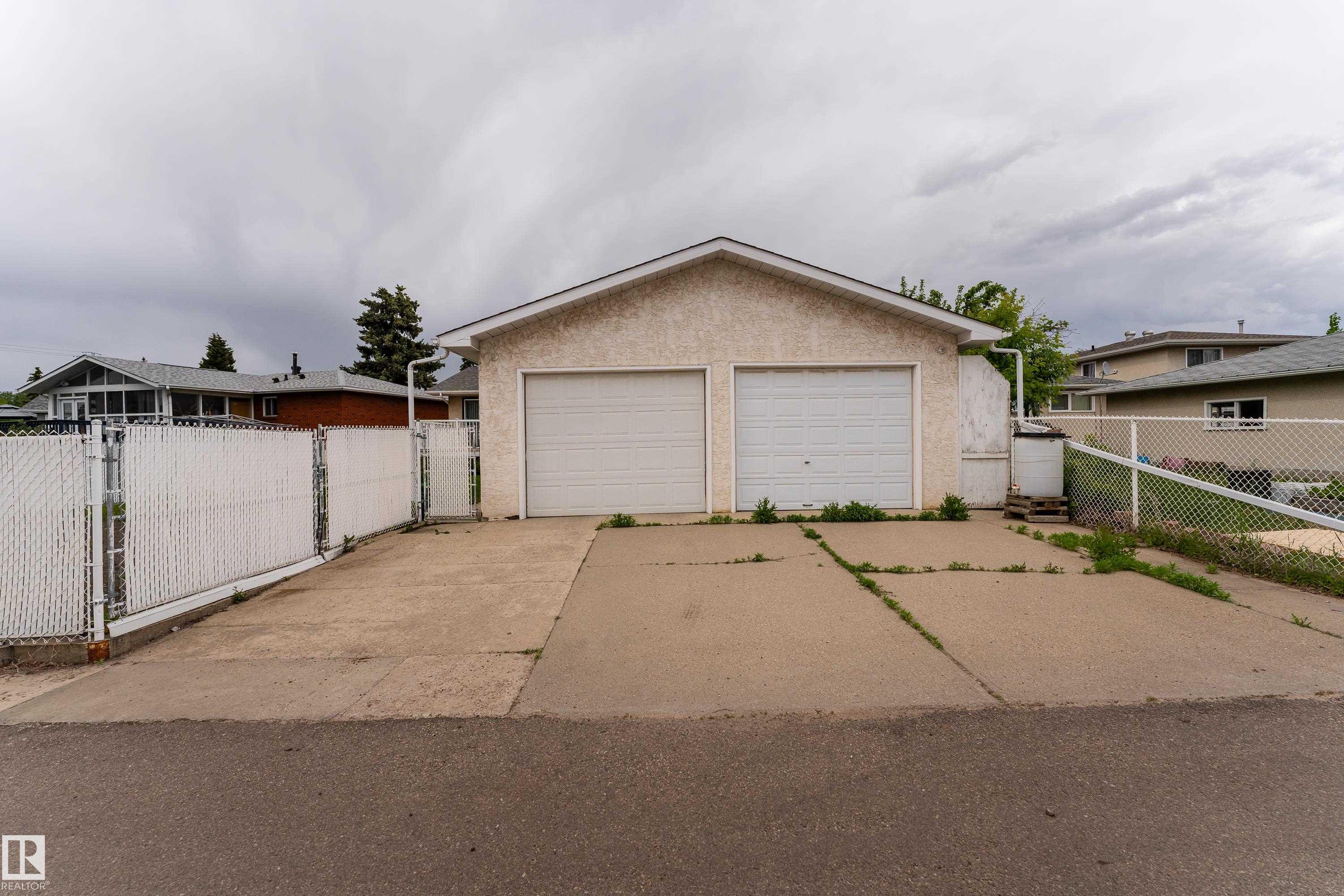 Photo 43 at 9559 145 Avenue NW, Evansdale, Edmonton