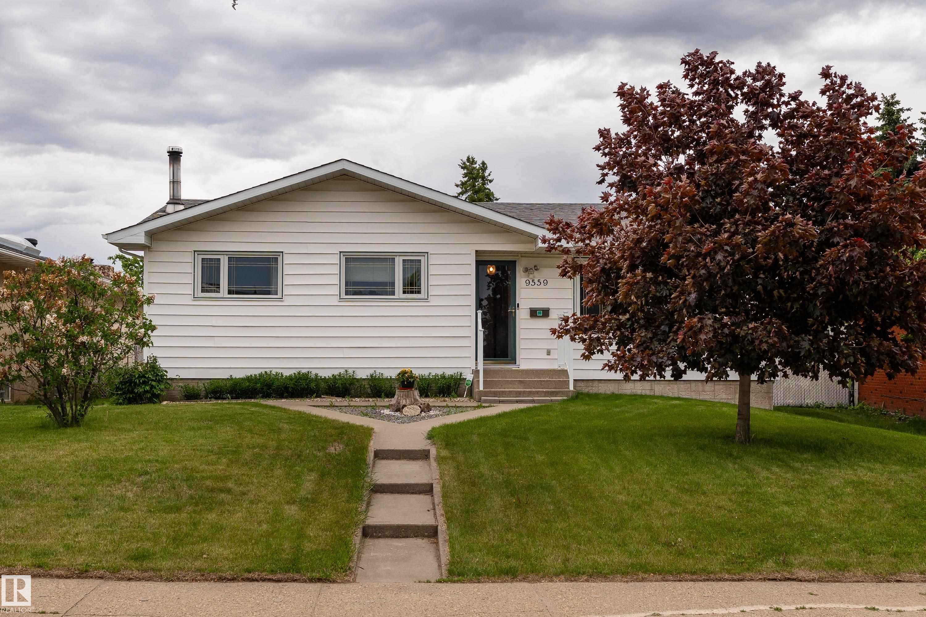 Photo 49 at 9559 145 Avenue NW, Evansdale, Edmonton