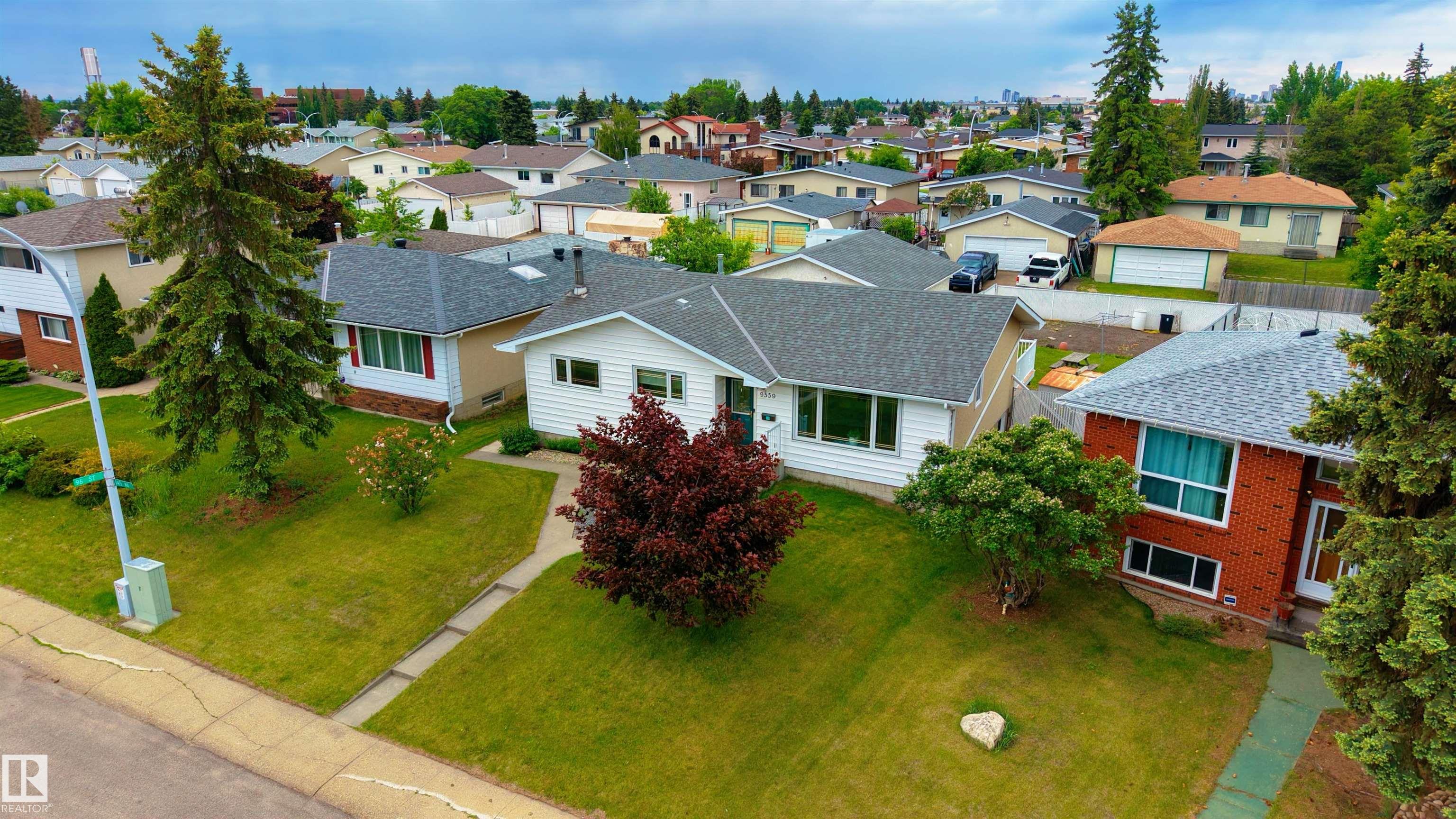 Photo 51 at 9559 145 Avenue NW, Evansdale, Edmonton