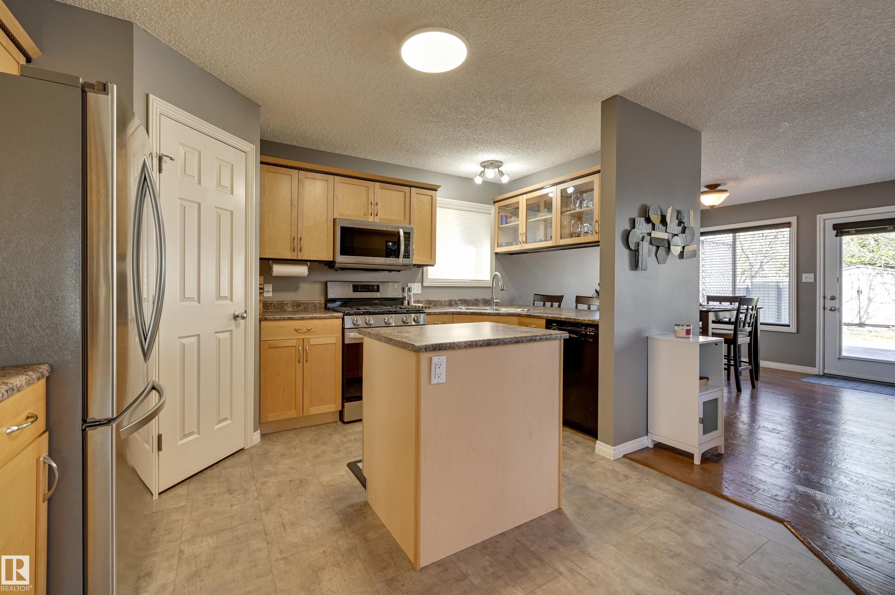 2208 Baker Close SW, Blackmud Creek, Edmonton